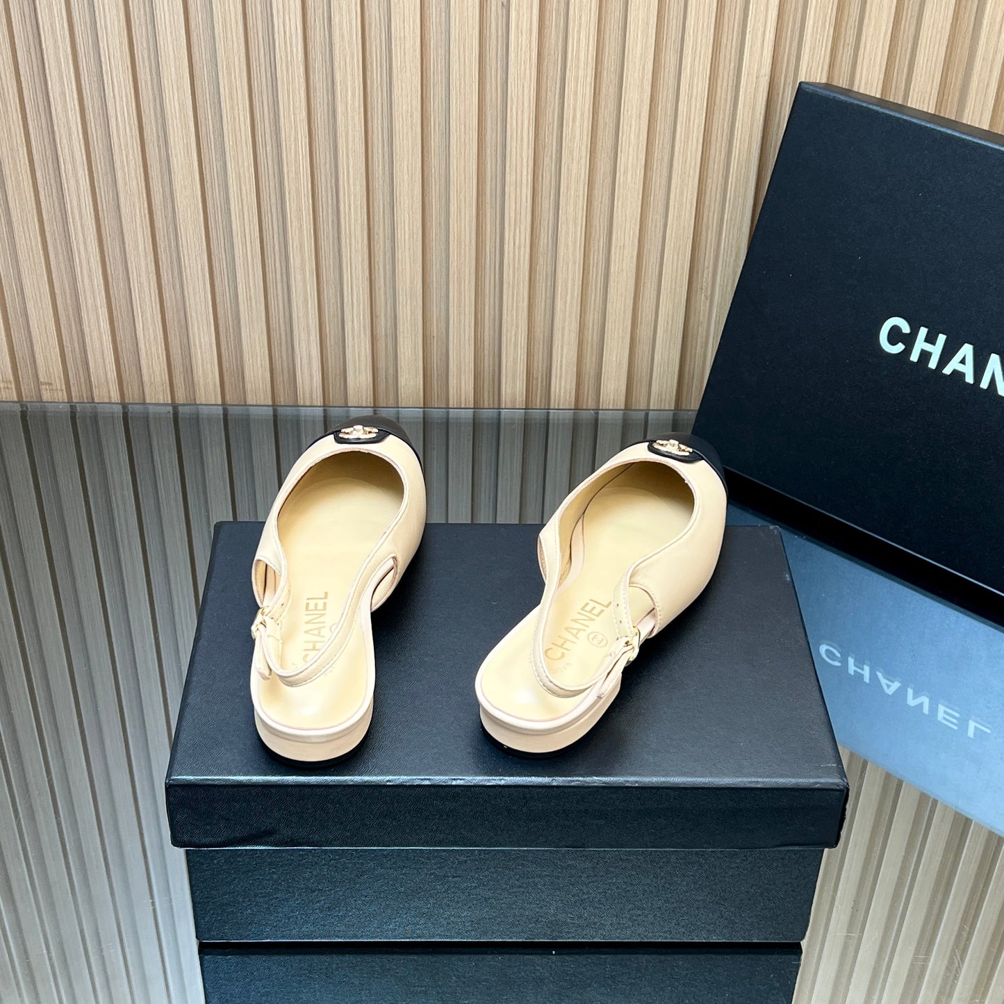 CHANEL 25S SLINGBACK FLATS IN BEIGE CALFSKIN GOLD HARDWRE - 35