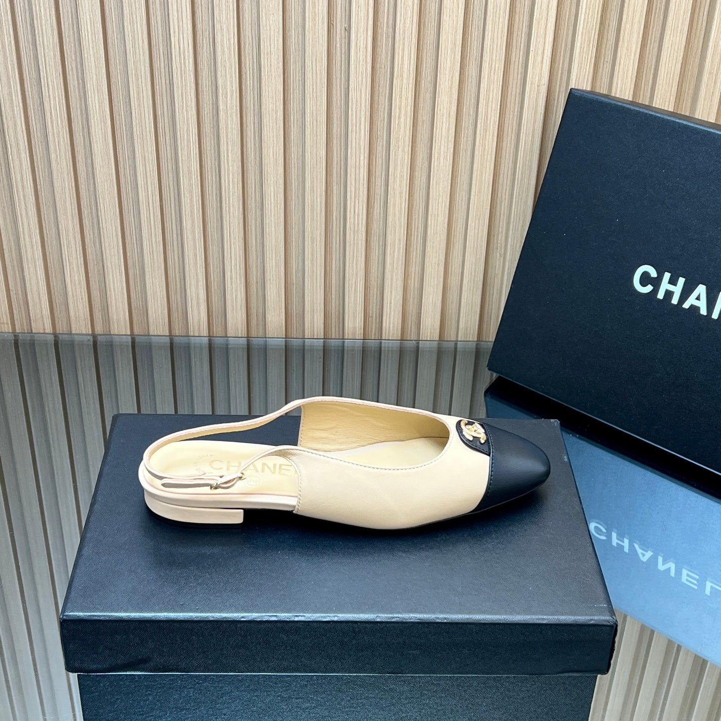 CHANEL 25S SLINGBACK FLATS IN BEIGE CALFSKIN GOLD HARDWRE - 35