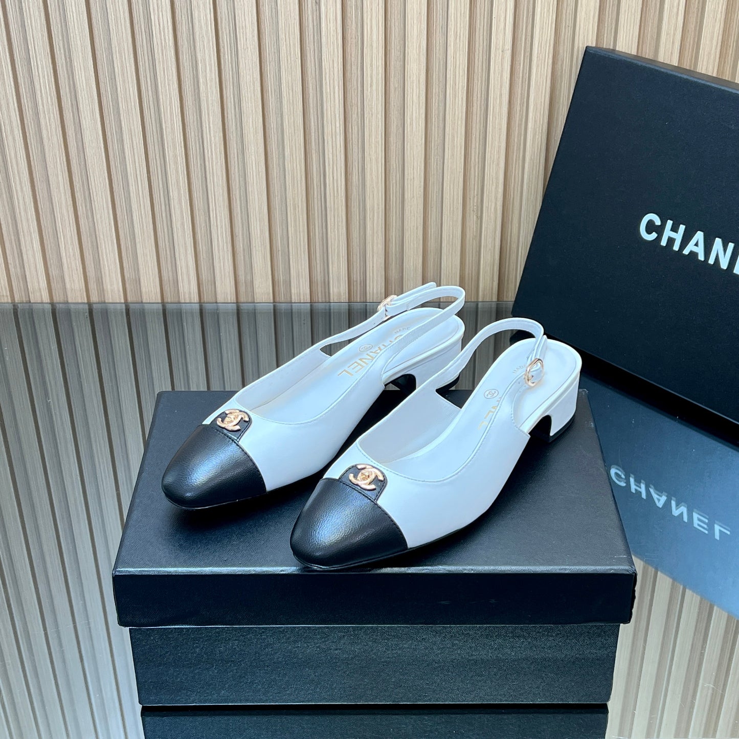CHANEL 25S SLINGBACK SHOE 45MM IN WHITE CALFSKIN GOLD HARDWRE - 35