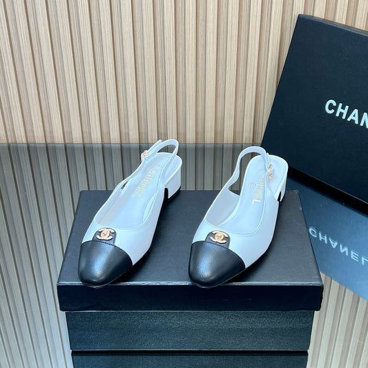 БОСОНІЖКИ CHANEL 25S SLINGBACK 45 ММ З БІЛОЇ ТЕЛЯЧОЇ ШКІРИ ІЗ ЗОЛОТОЮ ФУРНІТУРОЮ