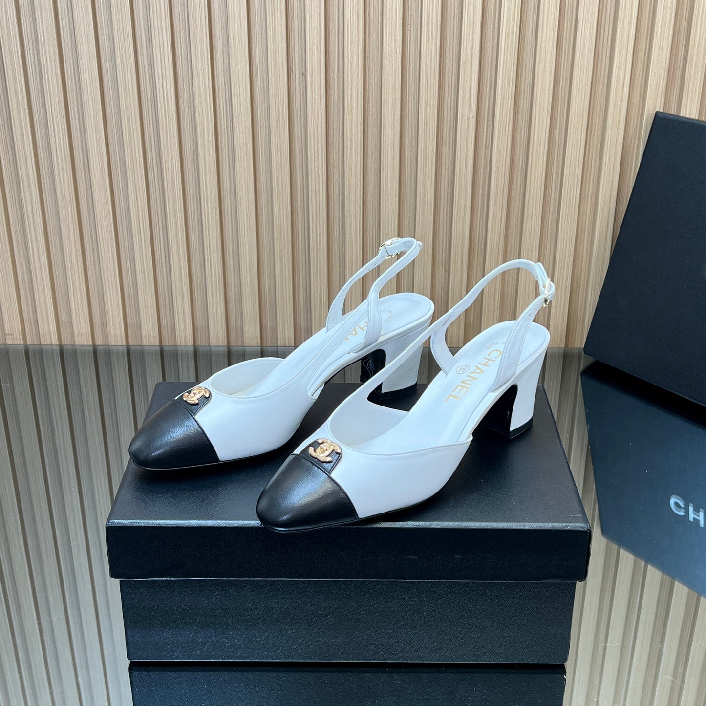 CHANEL 25S SLINGBACK SHOE LOGO 65MM IN WHITE CALFSKIN GOLD HARDWRE - 35