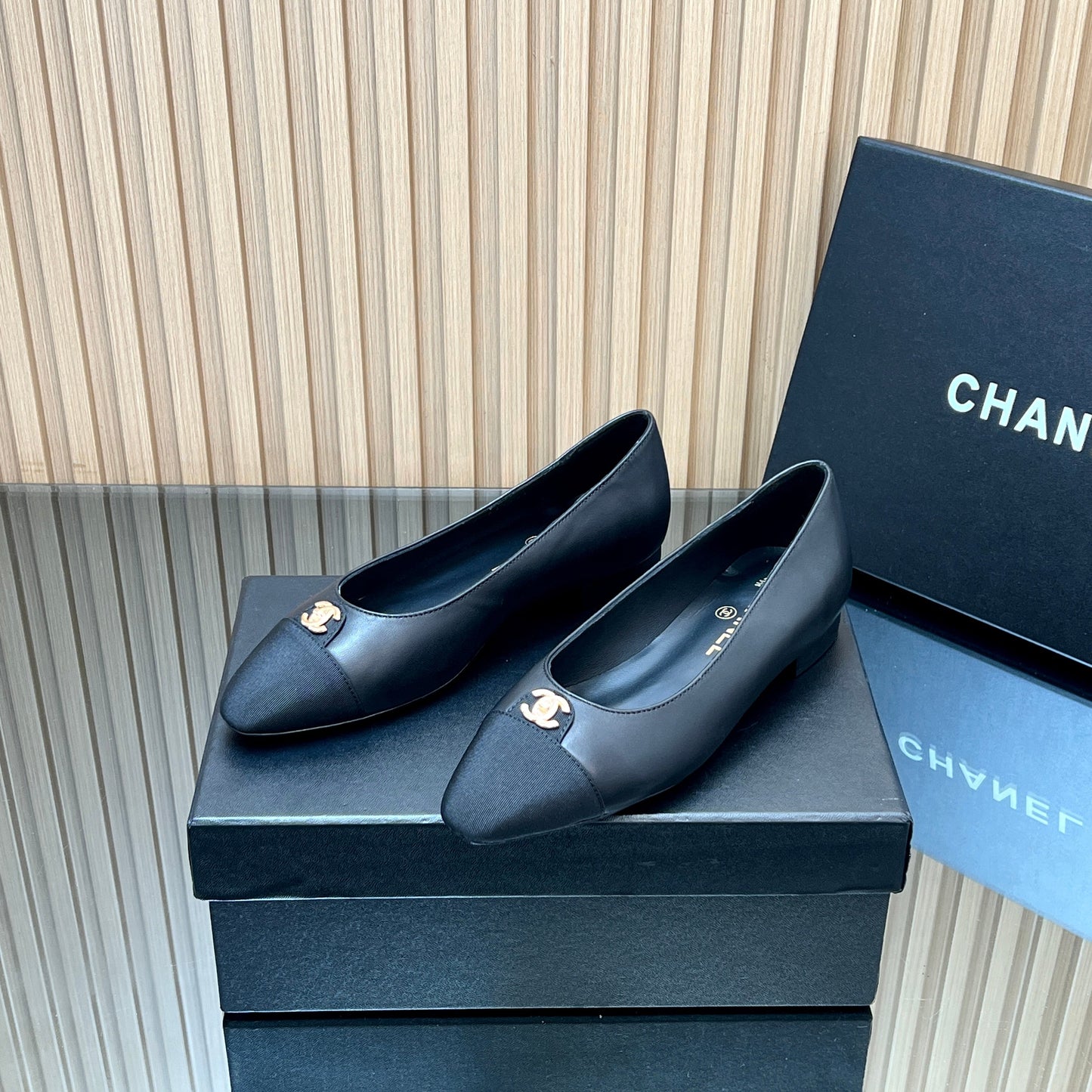 CHANEL 25S BALLET FLATS LOGO IN BLACK CALFSKIN AND CANVAS GOLD HARDWRE - 35