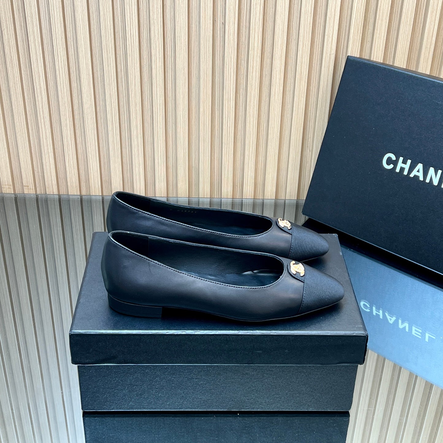 CHANEL 25S BALLET FLATS LOGO IN BLACK CALFSKIN AND CANVAS GOLD HARDWRE - 35