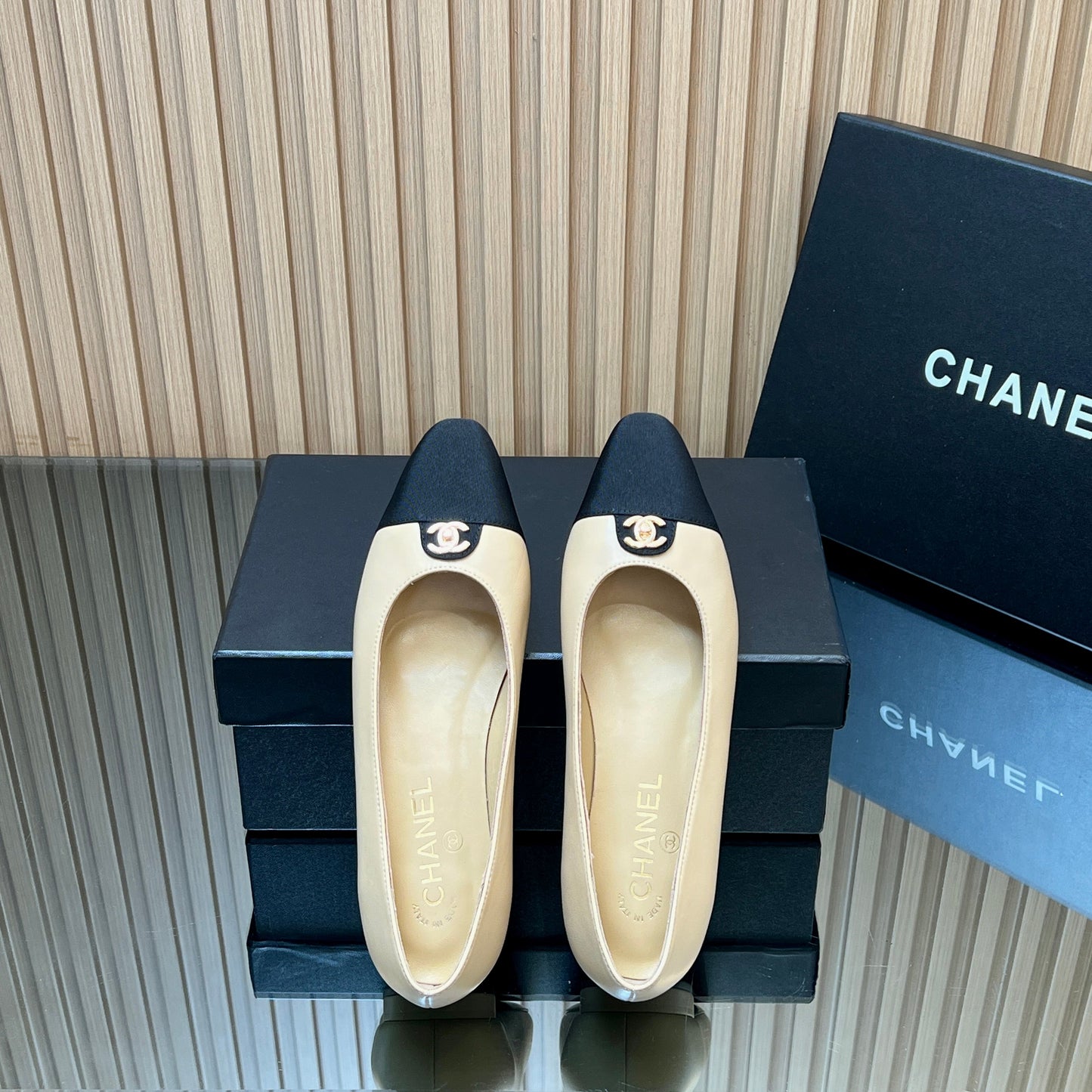 CHANEL 25S BALLET FLATS LOGO IN BEIGE CALFSKIN AND BLACK CANVAS GOLD HARDWRE - 35