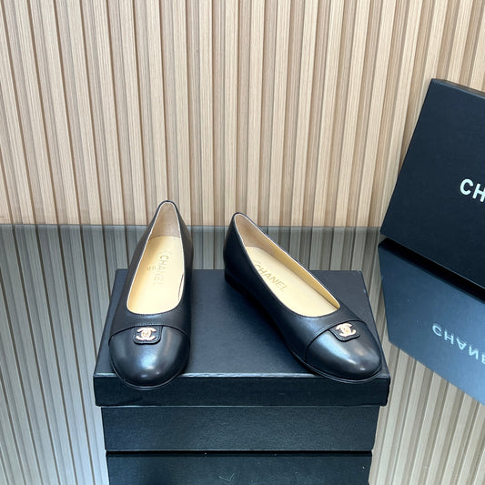 CHANEL 25S БАЛЕТКИ З ЧОРНОЇ ОВЕЧОЇ ШКІРИ З ЗОЛОТОЮ ФУРНІТУРОЮ