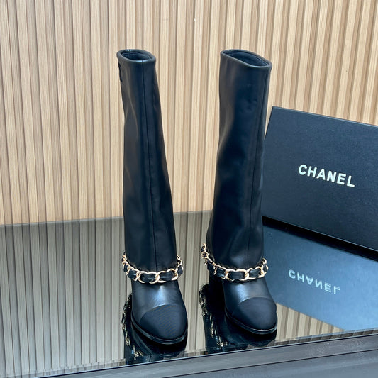 ЧОБОТИ CHANEL 25S НА ВИСОКИХ ПІДБОРАХ 65 ММ З ЧОРНОЇ ТЕЛЯЧОЇ ШКІРИ З ЗОЛОТОЮ ФУРНІТУРОЮ - 35