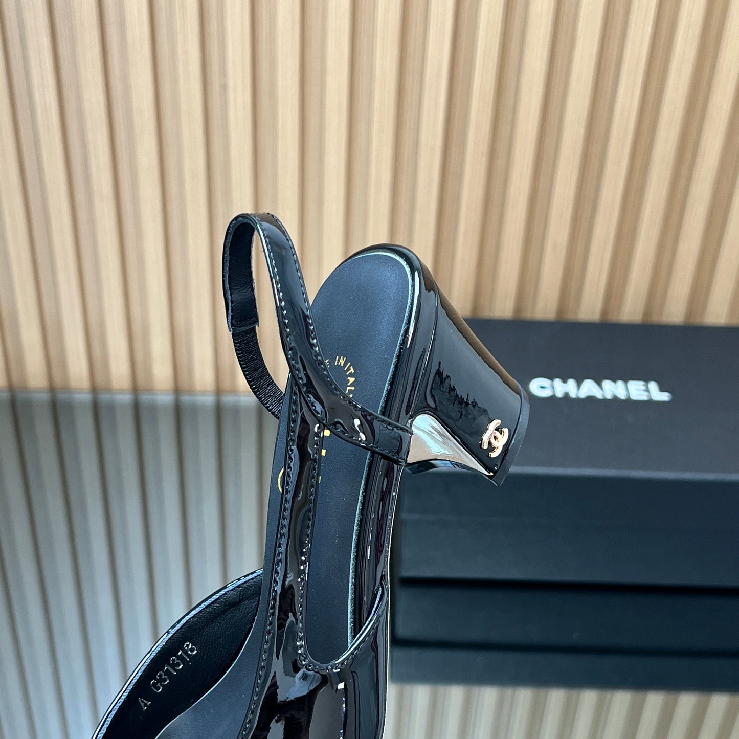 CHANEL 25S SLINGBACK SHOES IN BLACK GLOSSY CALFSKIN - 35