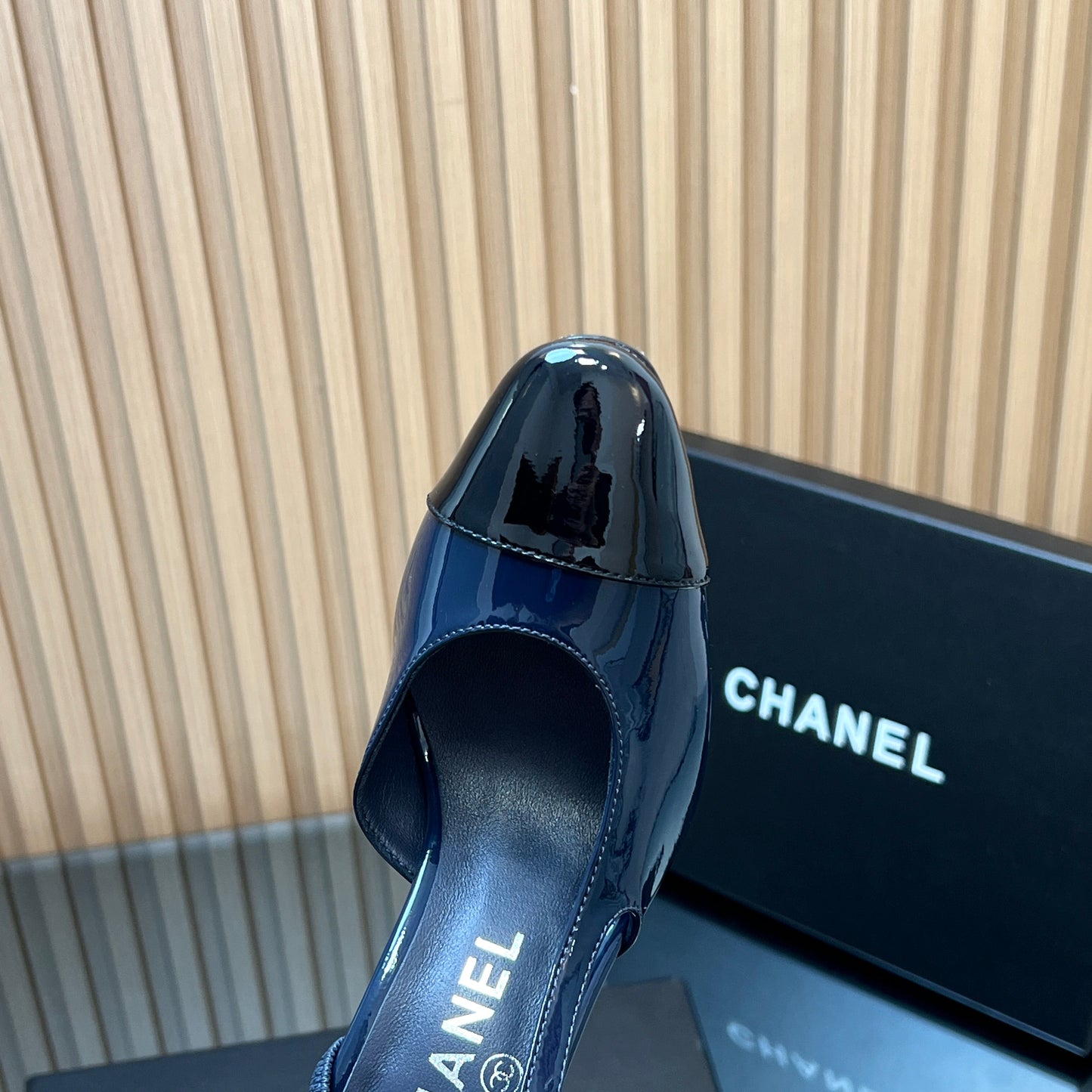 CHANEL 25S SLINGBACK SHOES IN BLUE AND BLACK GLOSSY CALFSKIN - 35