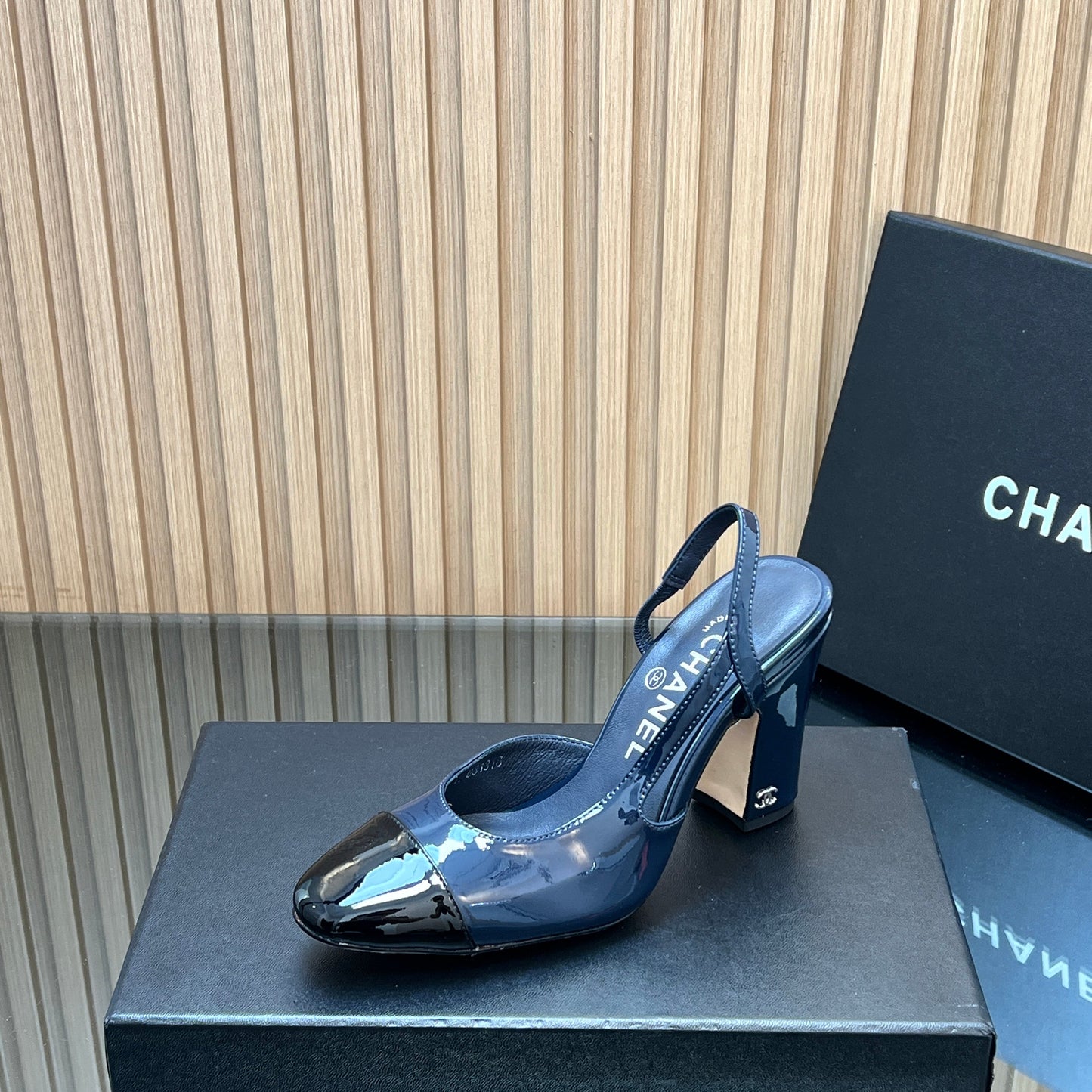 CHANEL 25S SLINGBACK SHOES IN BLUE AND BLACK GLOSSY CALFSKIN - 35