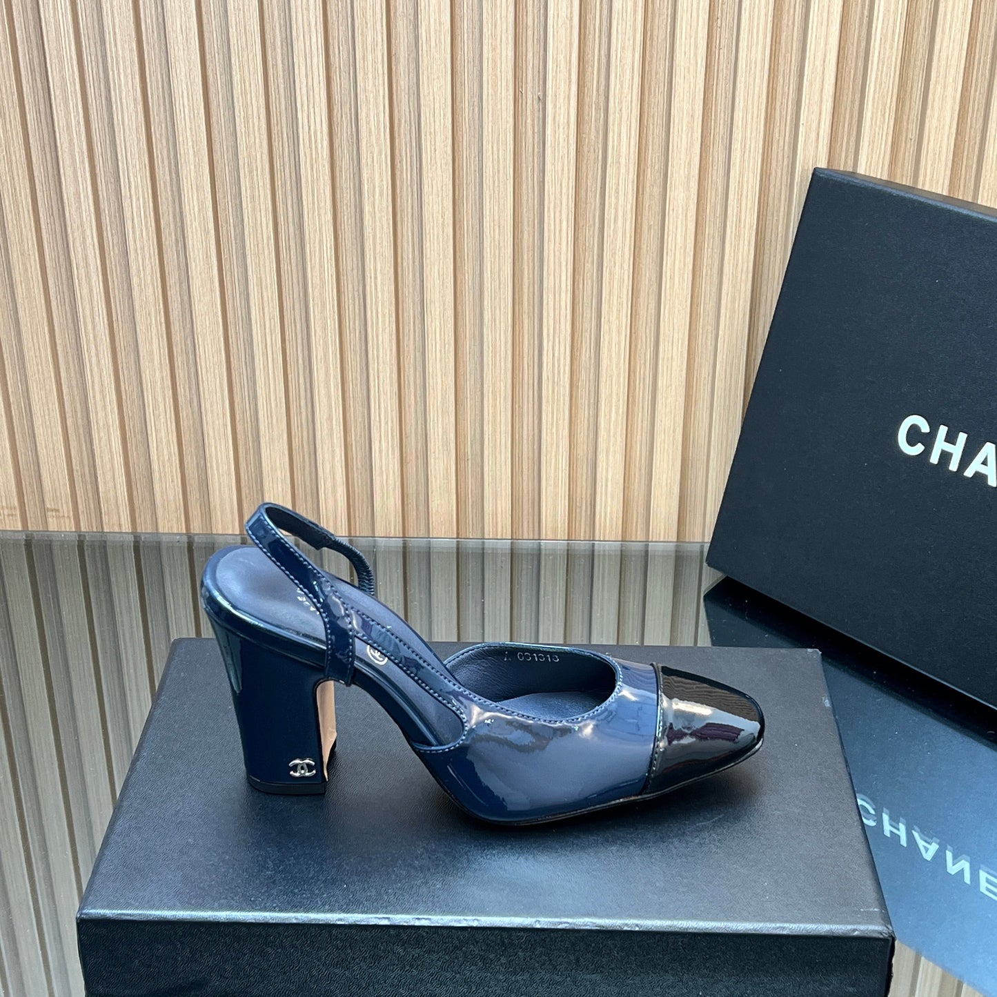 CHANEL 25S SLINGBACK SHOES IN BLUE AND BLACK GLOSSY CALFSKIN - 35
