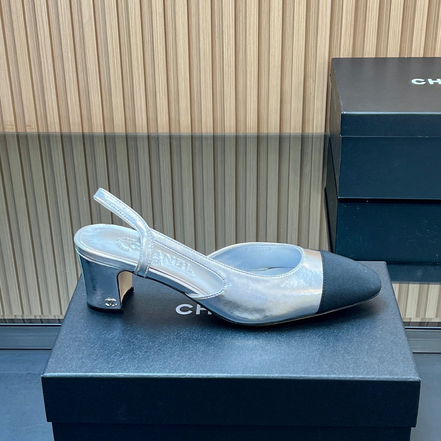 CHANEL 25S SLINGBACK SHOES IN SILVER AND BLACK CALFSKIN - 35