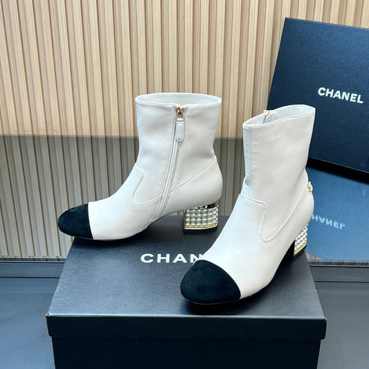 CHANEL 25S TALL BOOTS WITH PEARL DETAILS 50MM IN WHITE CALFSKIN AND BLACK SUEDE - 35
