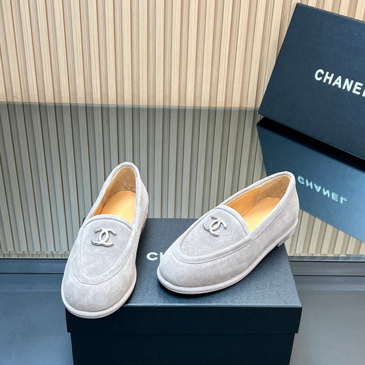 CHANEL 25S TEDDY LOAFER 15MM IN LIGHT GRAY SUEDE SILVER HARDWRE - 35