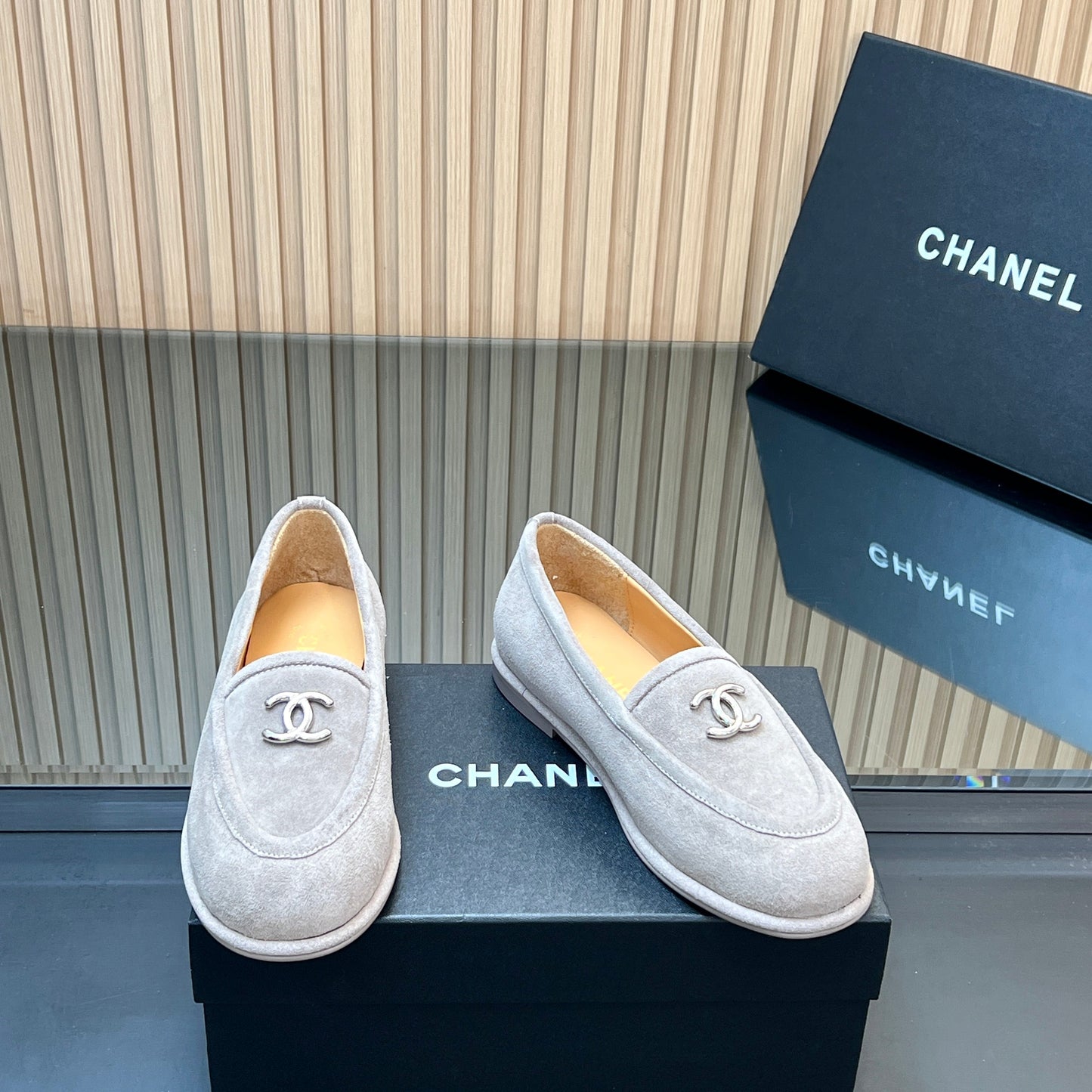 CHANEL 25S TEDDY LOAFER 15MM IN LIGHT GRAY SUEDE SILVER HARDWRE - 35