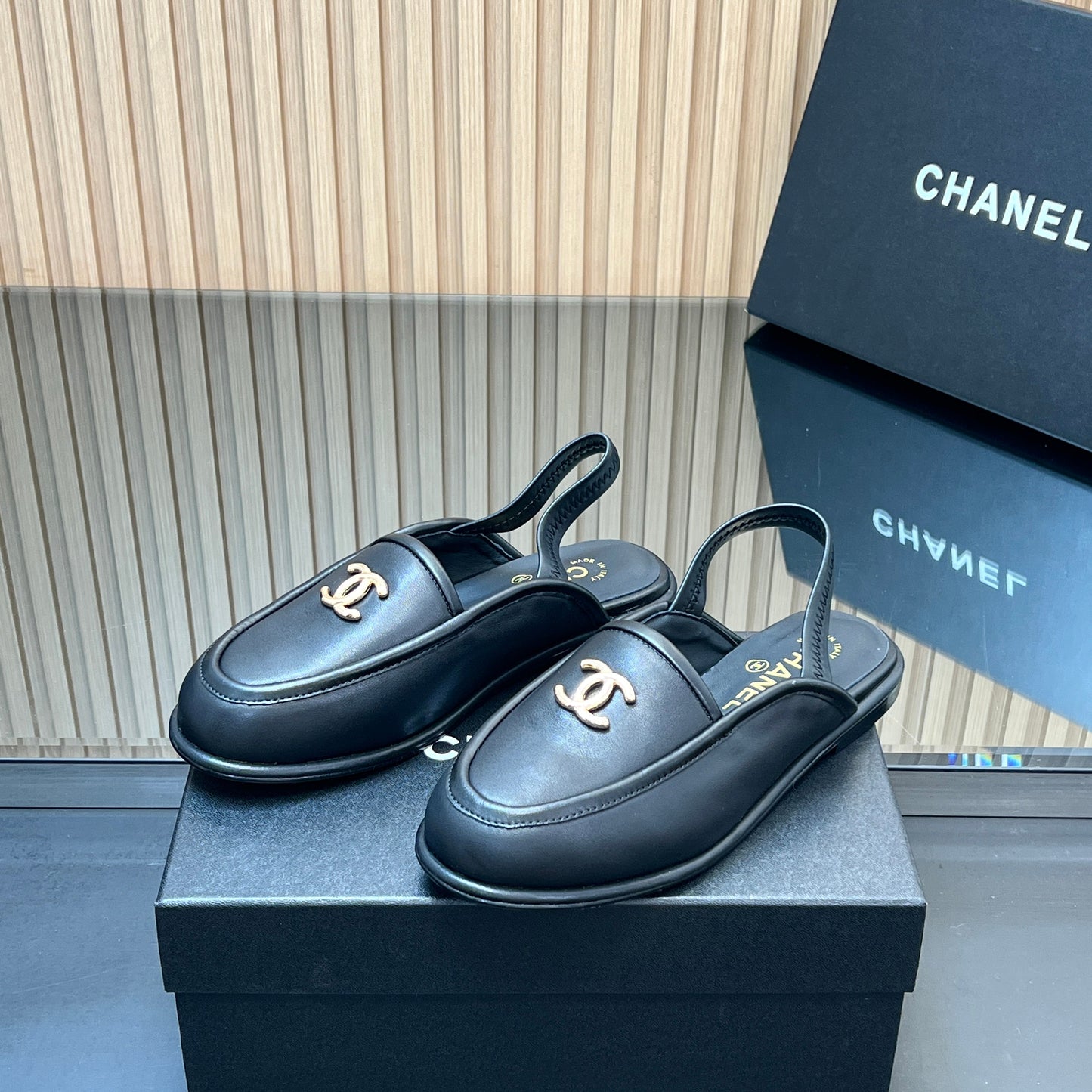 CHANEL 25S BACK STRAP MULE 15MM IN BLACK CALFSKIN GOLD HARDWRE - 35