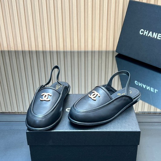 CHANEL 25S МЮЛІ З РЕМІНЦЕМ ЗЗАДУ 15 ММ З ЧОРНОЇ ТЕЛЯЧОЇ ШКІРИ, ФУРНІТУРА ЗОЛОТОГО КОЛЬОРУ