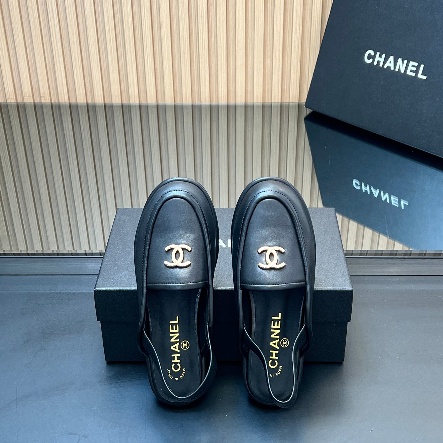 CHANEL 25S BACK STRAP MULE 15MM IN BLACK CALFSKIN GOLD HARDWRE - 35