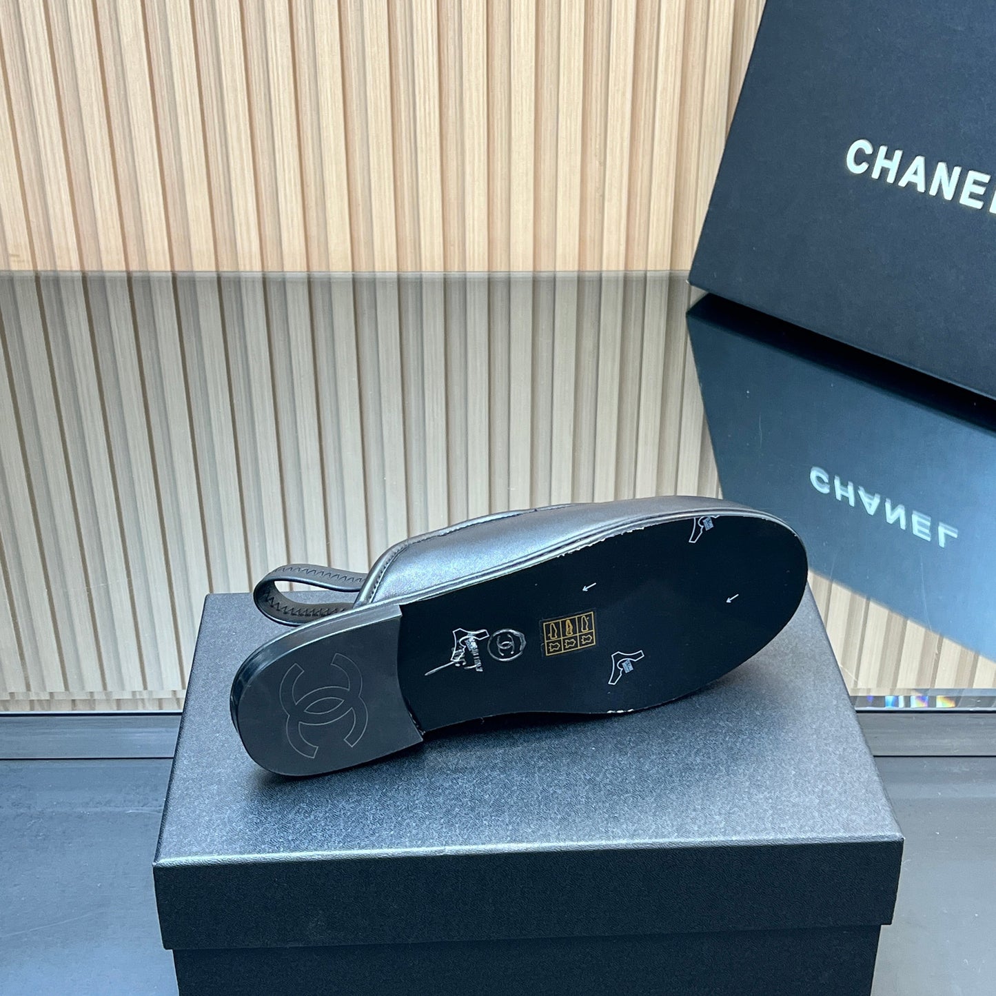 CHANEL 25S BACK STRAP MULE 15MM IN BLACK CALFSKIN GOLD HARDWRE - 35