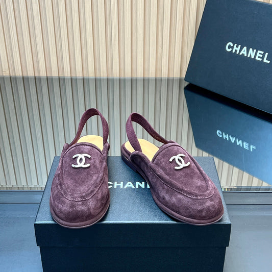 CHANEL 25S МЮЛІ НА РЕМІНЦІ 15 ММ З ТЕМНО-ФІОЛЕТОВОЇ ЗАМШІ, СРІБНА ФУРНІТУРА