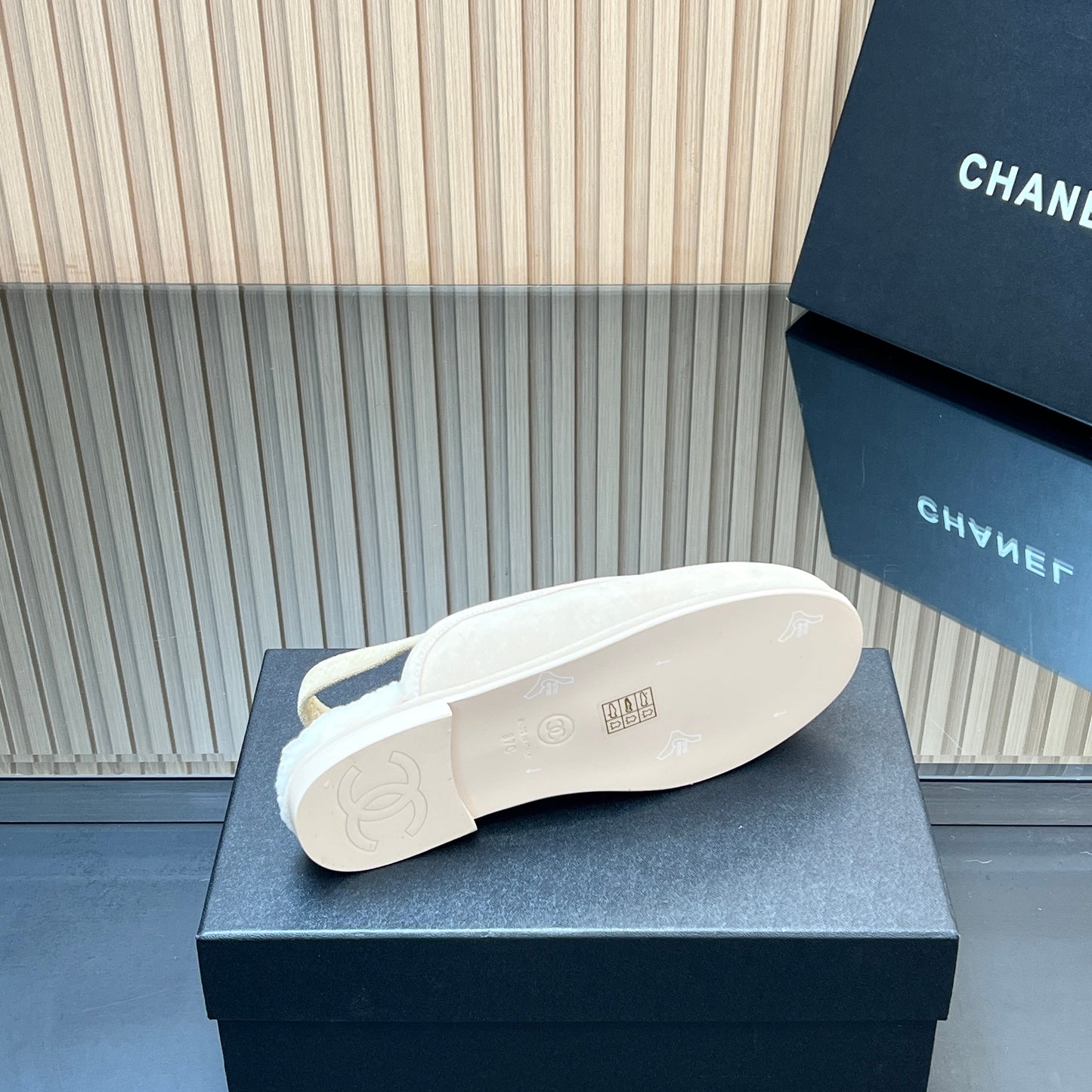 CHANEL 25S BACK STRAP MULE 15MM IN IVORY SUEDE AND WOOL GOLD HARDWRE - 35