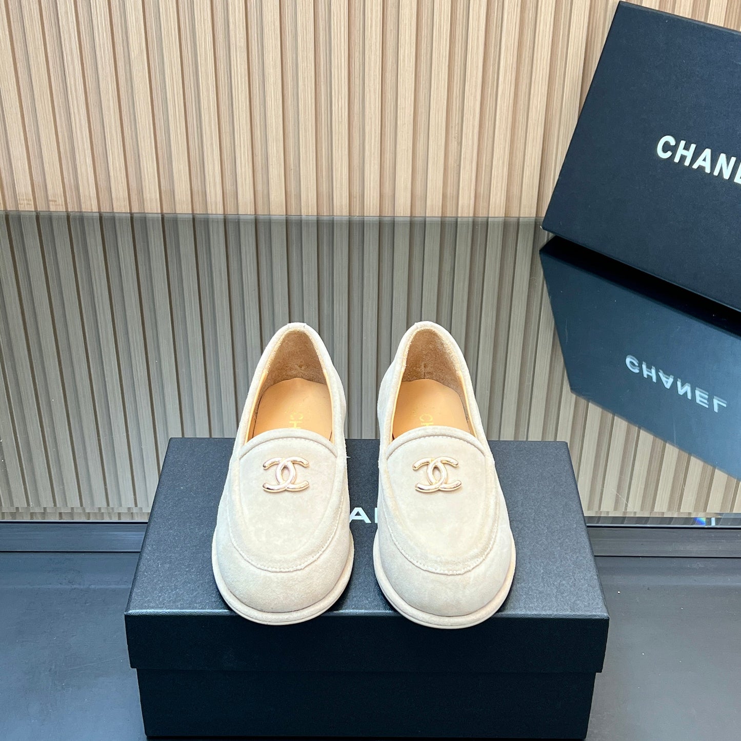 CHANEL 25S TEDDY LOAFER 15MM IN LIGHT BEIGE SUEDE GOLD HARDWRE - 35