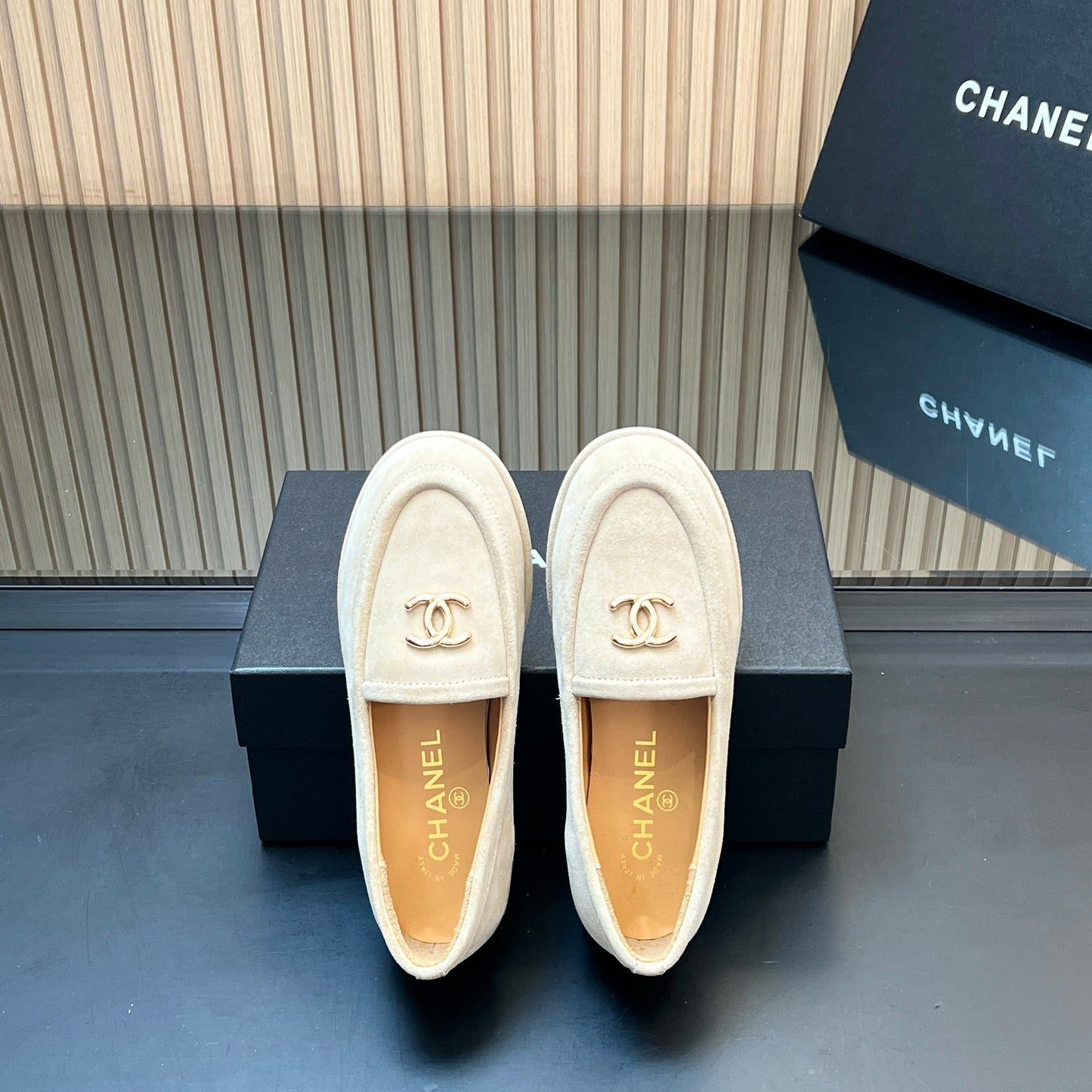 CHANEL 25S TEDDY LOAFER 15MM IN LIGHT BEIGE SUEDE GOLD HARDWRE - 35