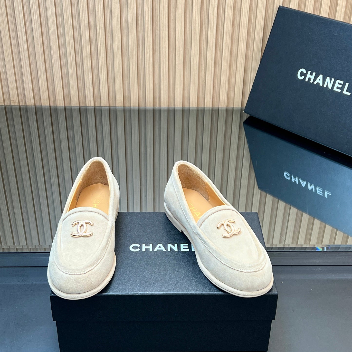 CHANEL 25S TEDDY LOAFER 15MM IN LIGHT BEIGE SUEDE GOLD HARDWRE - 35