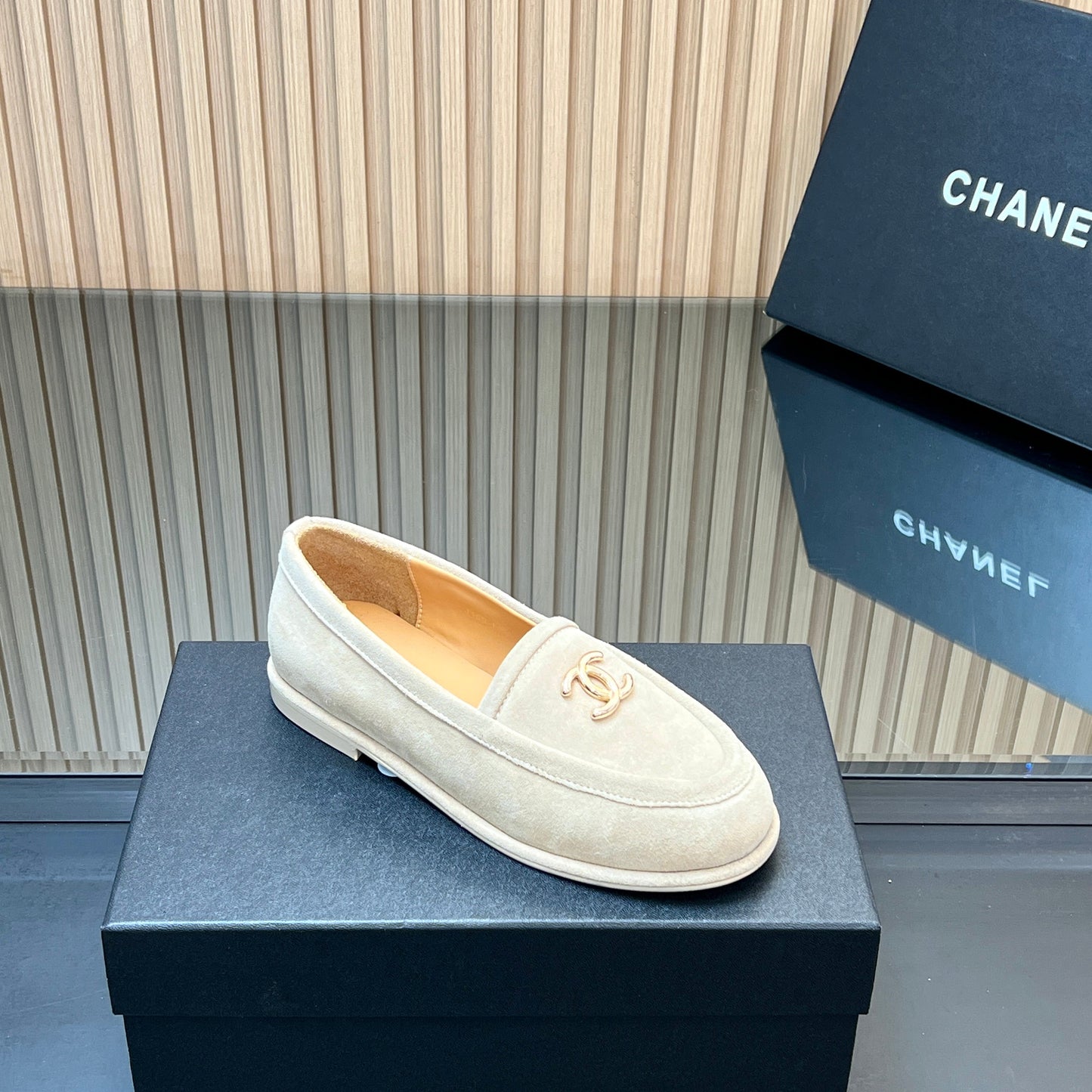 CHANEL 25S TEDDY LOAFER 15MM IN LIGHT BEIGE SUEDE GOLD HARDWRE - 35
