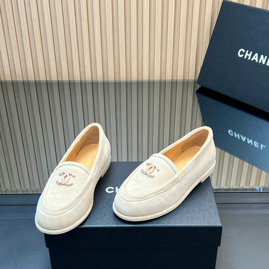 CHANEL 25S TEDDY LOAFER 15MM IN LIGHT BEIGE SUEDE GOLD HARDWRE - 35
