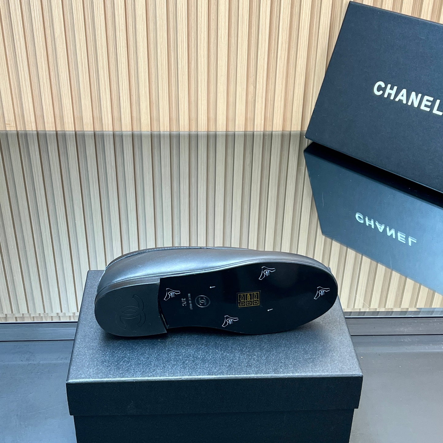 CHANEL 25S MARY JANE BALLET FLATS IN BLACK CALFSKIN AND SOLF FLEECE LINING - 35