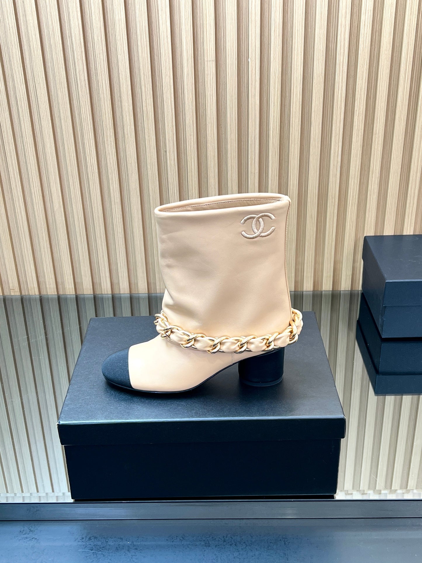 CHANEL 25S LOW BOOTS 65MM IN BEIGE CALFSKIN GOLD HARDWRE - 35