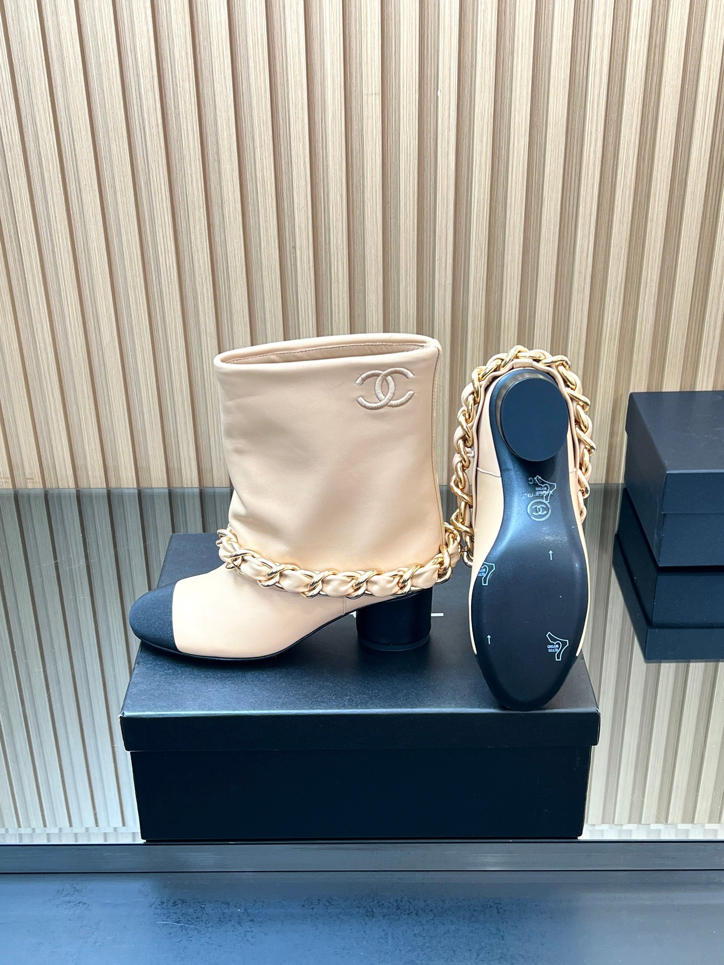 CHANEL 25S LOW BOOTS 65MM IN BEIGE CALFSKIN GOLD HARDWRE - 35