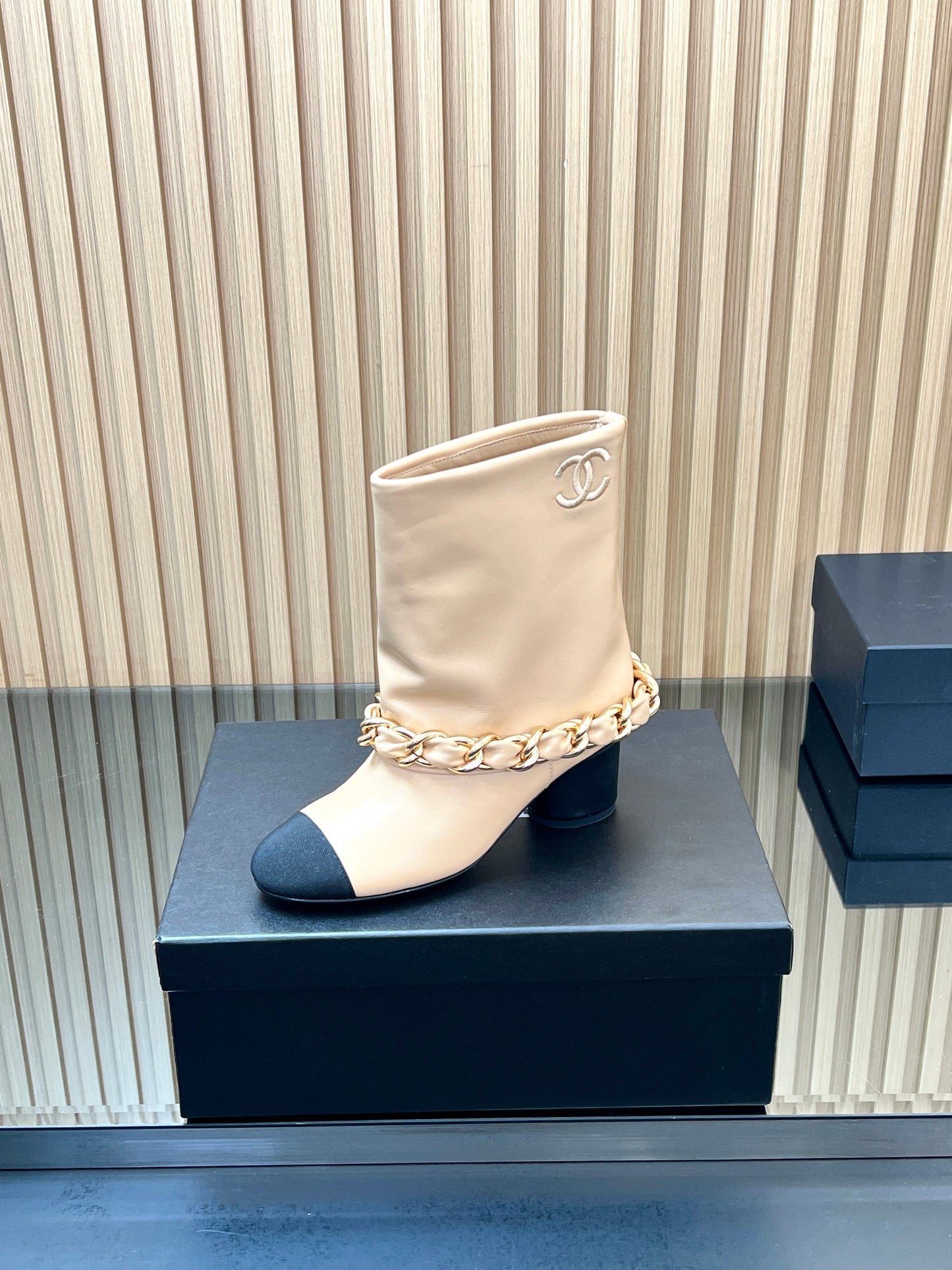 CHANEL 25S LOW BOOTS 65MM IN BEIGE CALFSKIN GOLD HARDWRE - 35