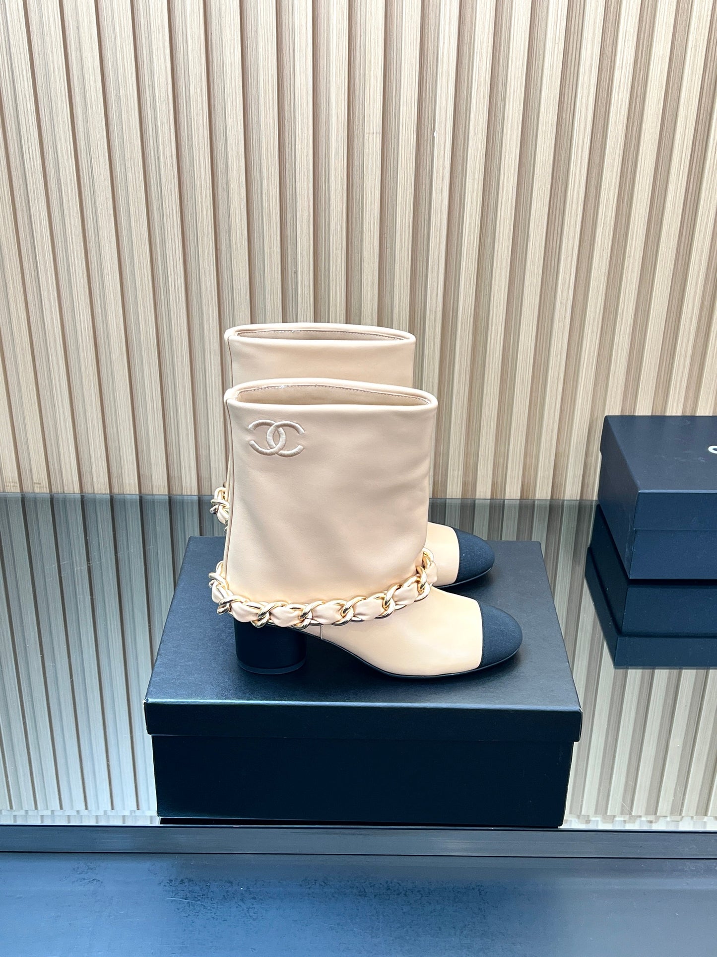 CHANEL 25S LOW BOOTS 65MM IN BEIGE CALFSKIN GOLD HARDWRE - 35