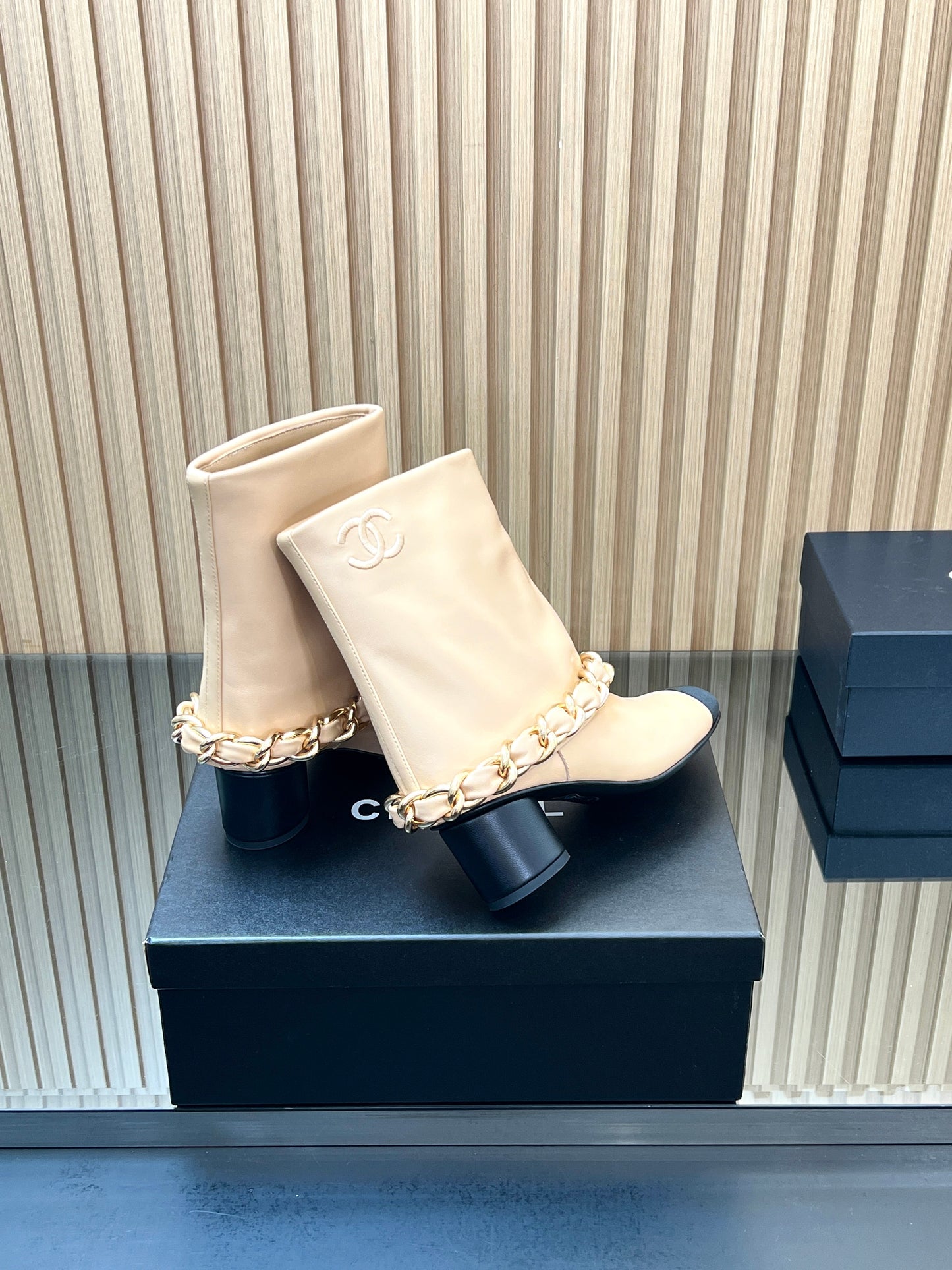 CHANEL 25S LOW BOOTS 65MM IN BEIGE CALFSKIN GOLD HARDWRE - 35