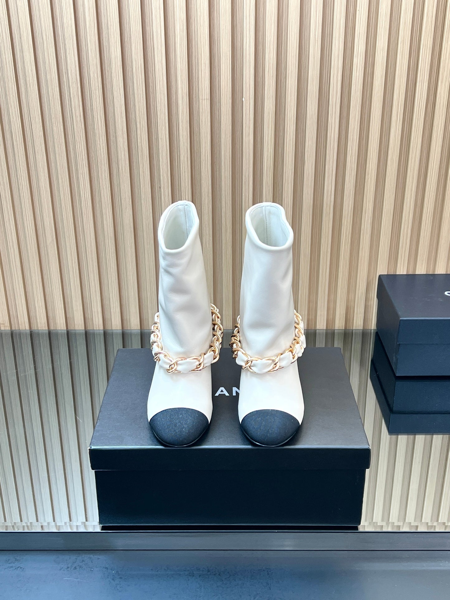 CHANEL 25S LOW BOOTS 65MM IN WHITE CALFSKIN GOLD HARDWRE - 35