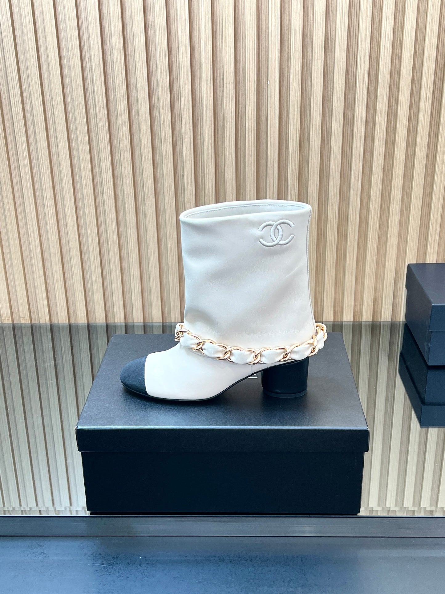 CHANEL 25S LOW BOOTS 65MM IN WHITE CALFSKIN GOLD HARDWRE - 35