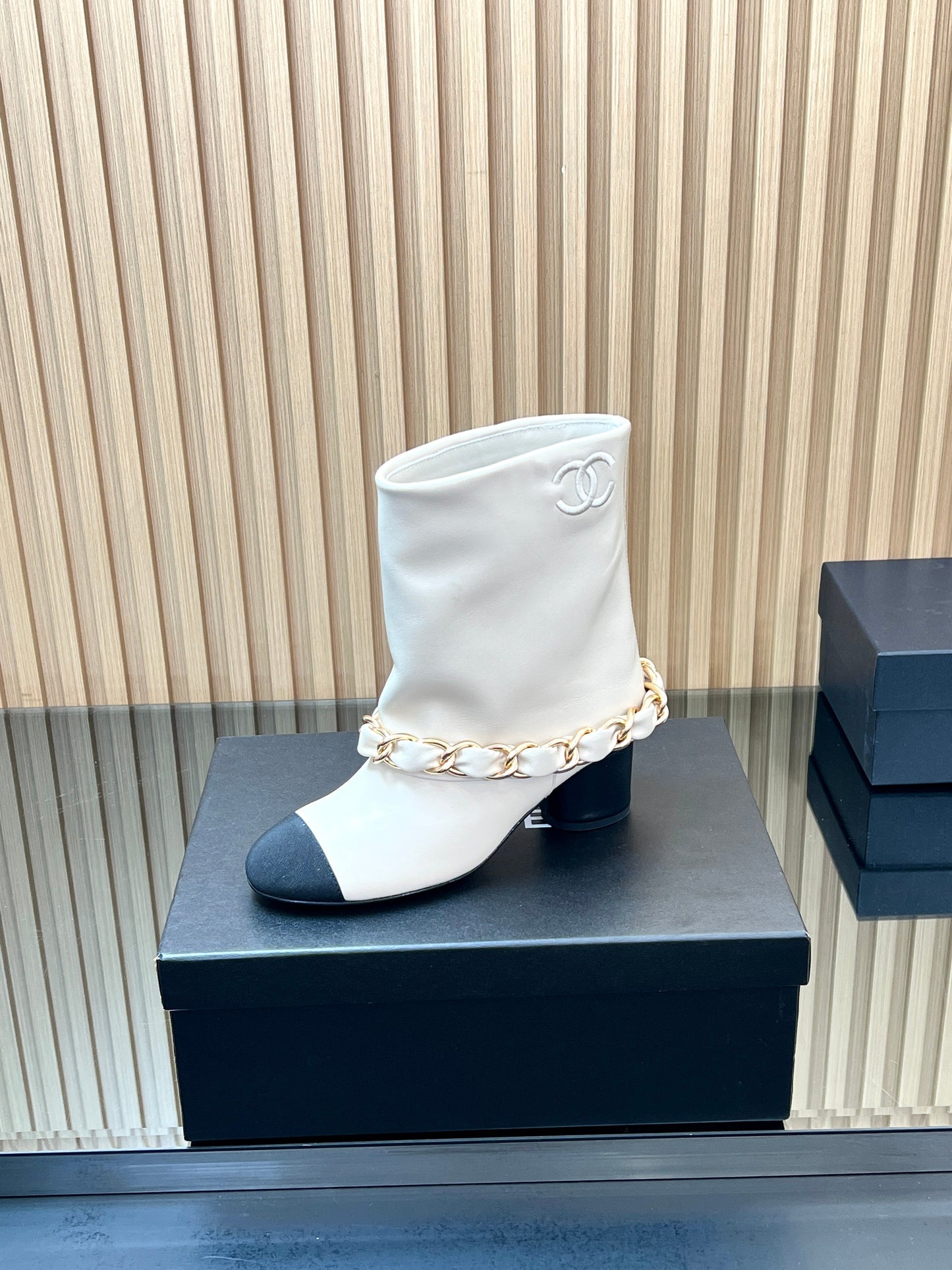 CHANEL 25S LOW BOOTS 65MM IN WHITE CALFSKIN GOLD HARDWRE - 35
