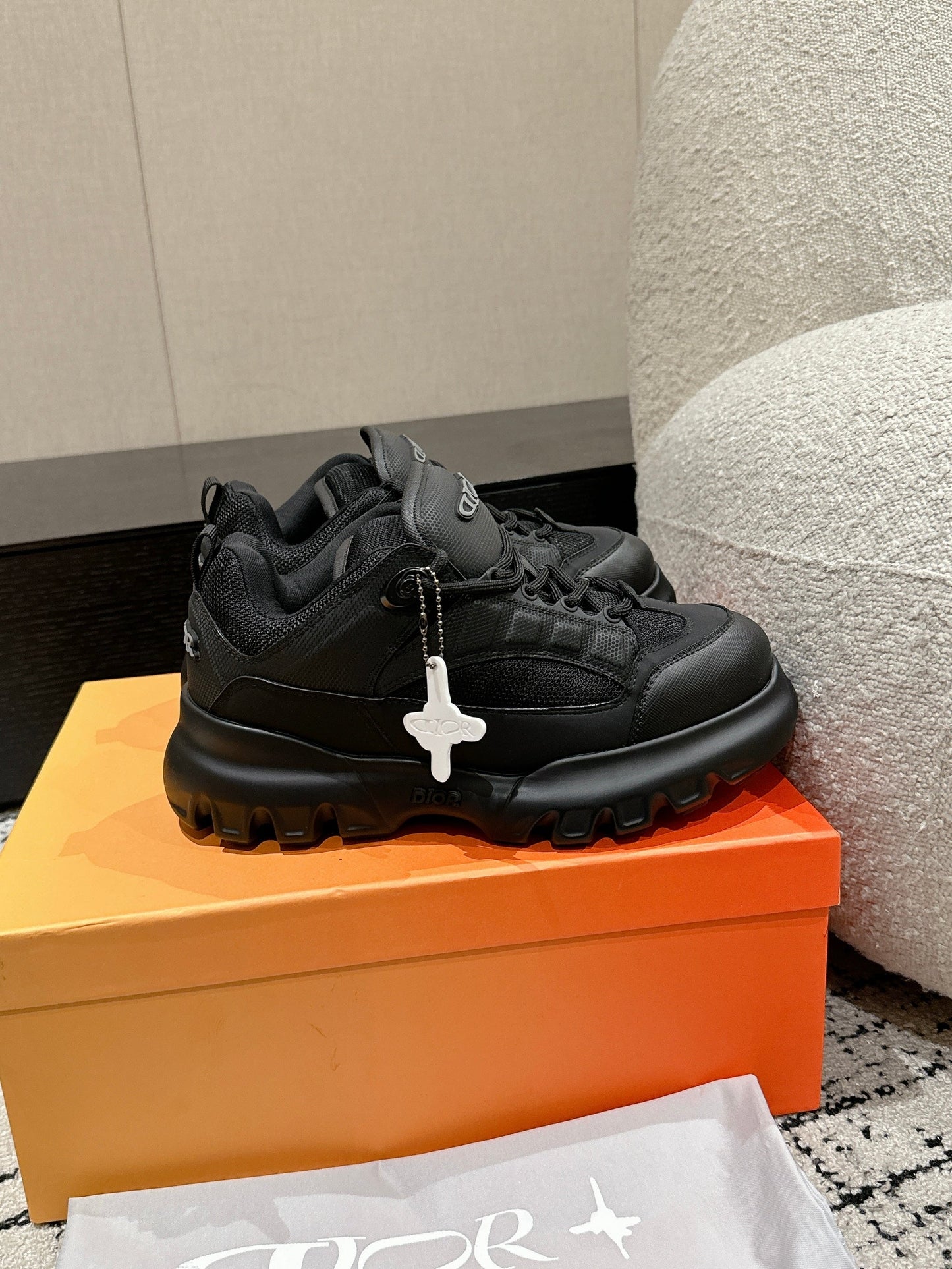 SNEAKER IN BLACK CALFSKIN AND BREATHABLE MESH 175308 - 35
