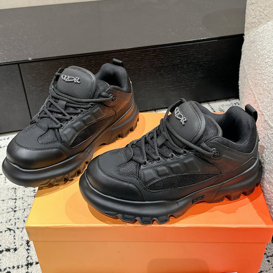 SNEAKER IN BLACK CALFSKIN AND BREATHABLE MESH 175308 - 35