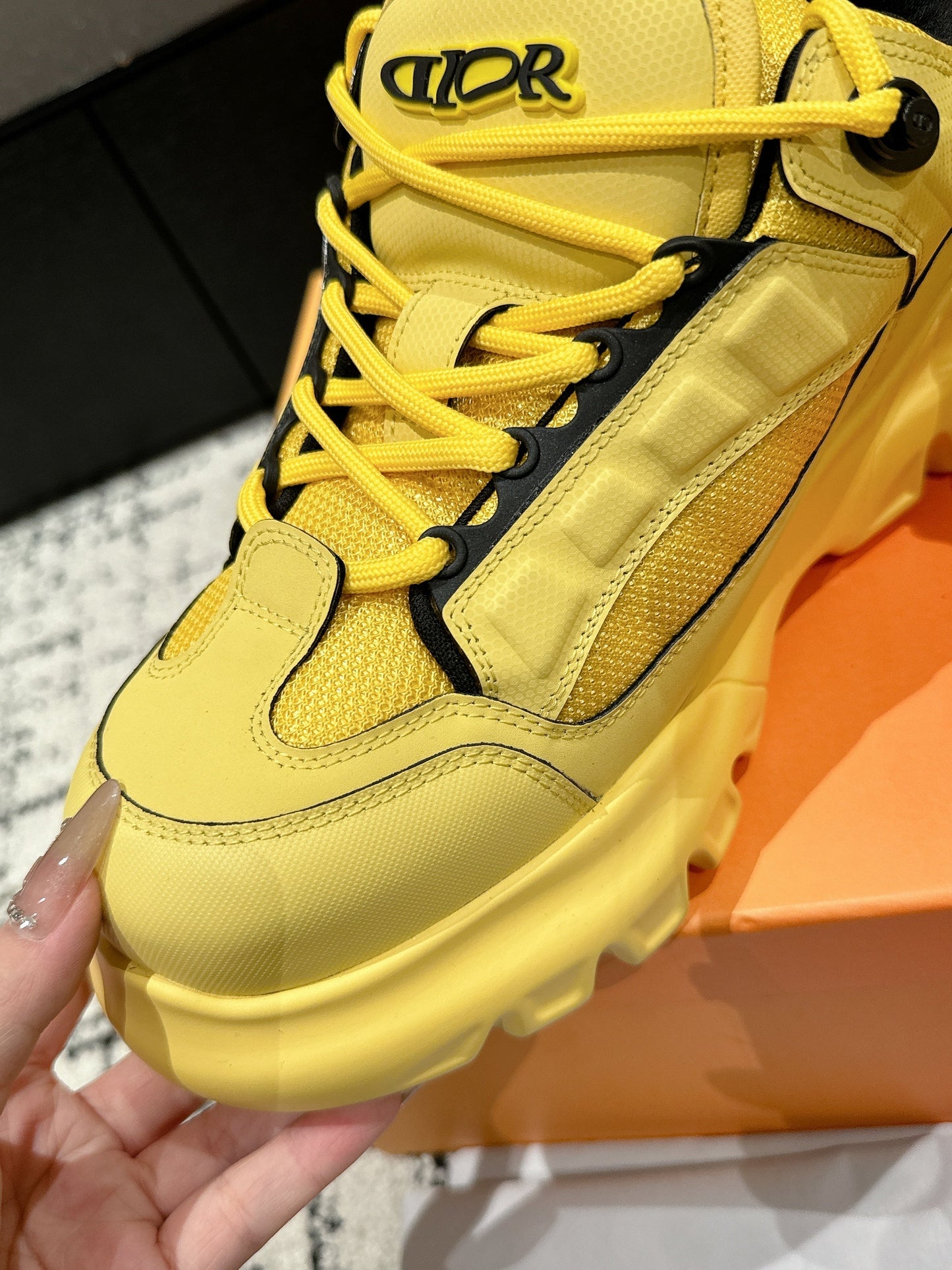 SNEAKER IN LEMON YELLOW CALFSKIN AND BREATHABLE MESH 175309 - 35