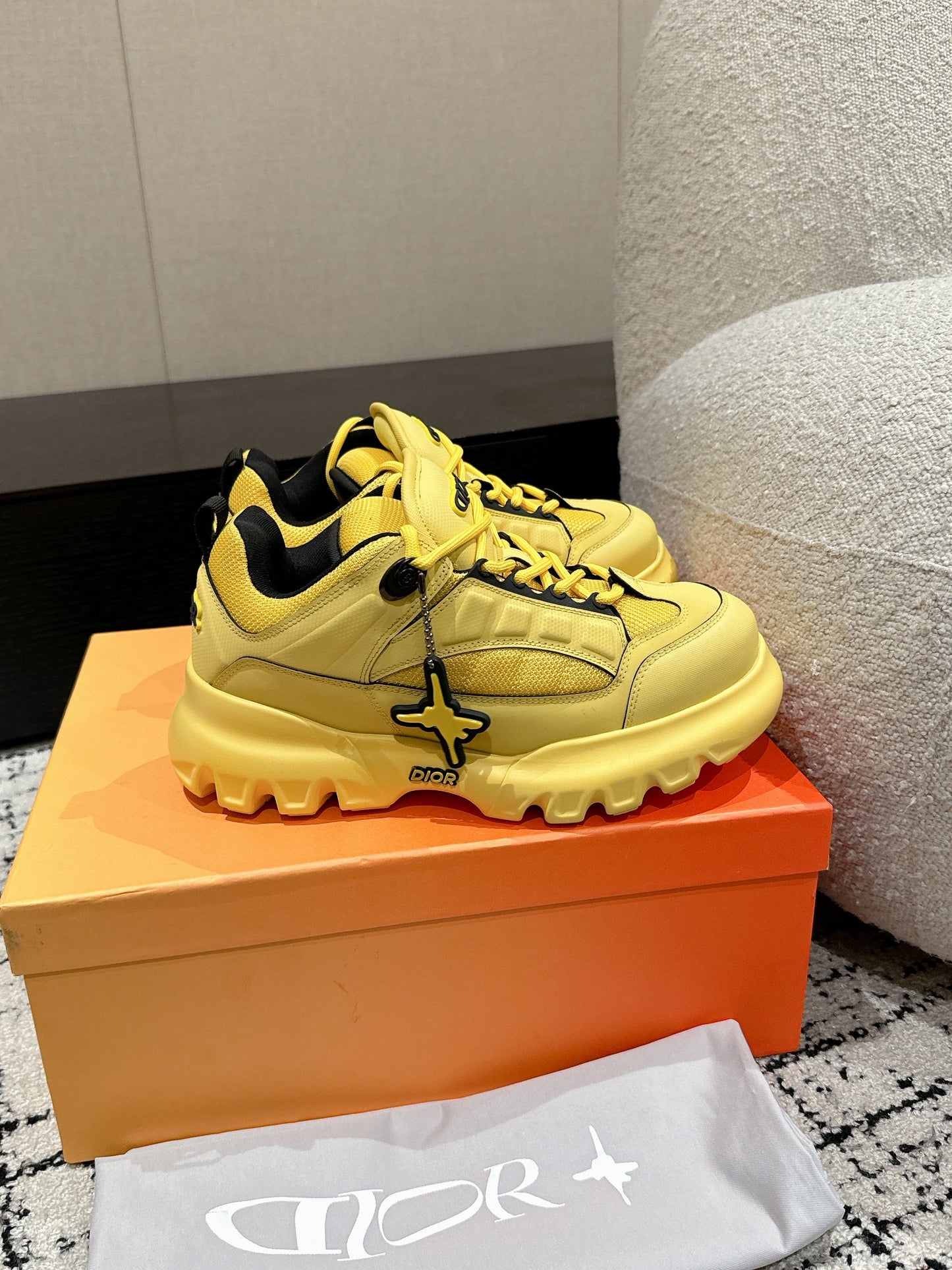 SNEAKER IN LEMON YELLOW CALFSKIN AND BREATHABLE MESH 175309 - 35