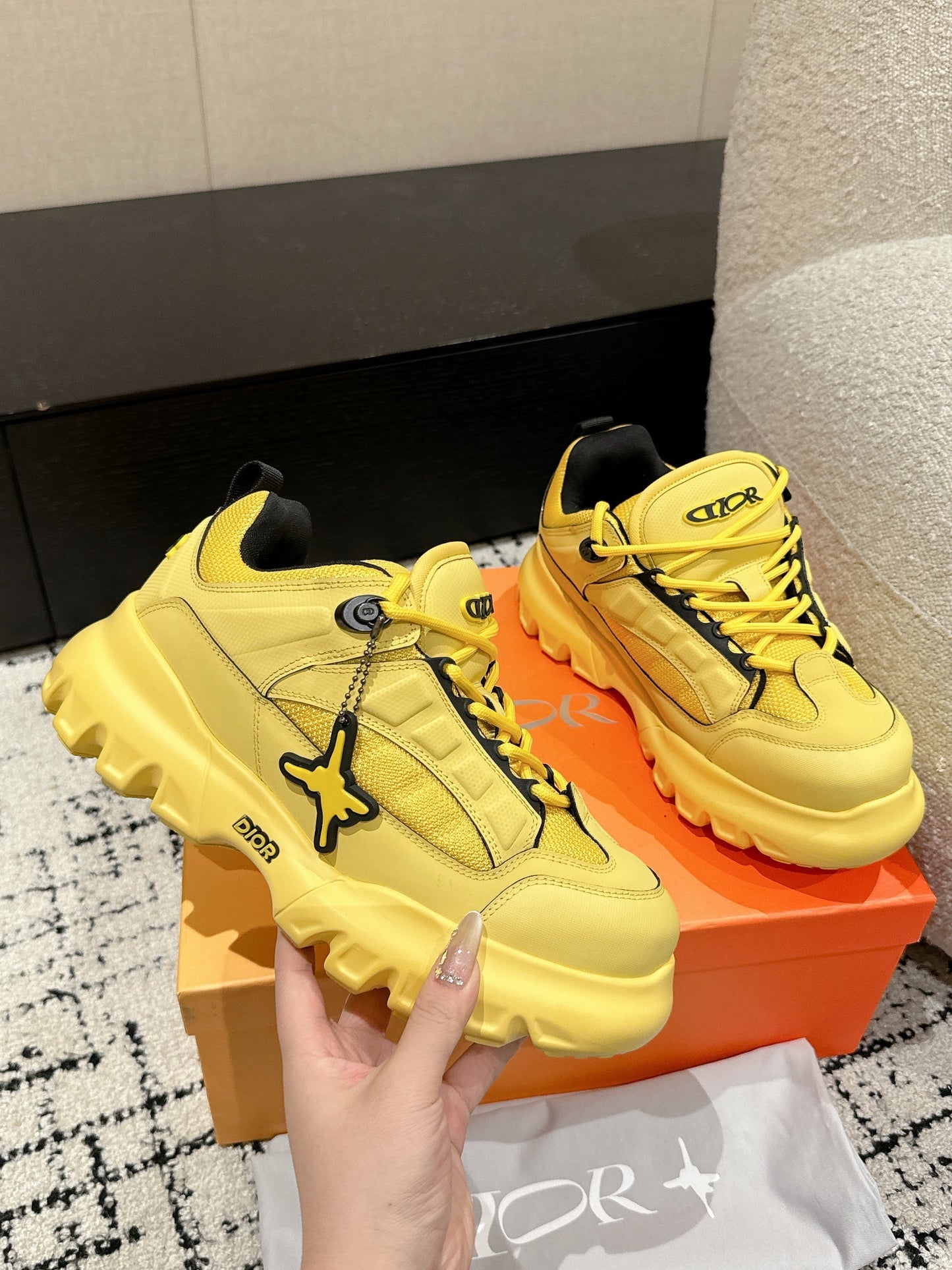 SNEAKER IN LEMON YELLOW CALFSKIN AND BREATHABLE MESH 175309 - 35