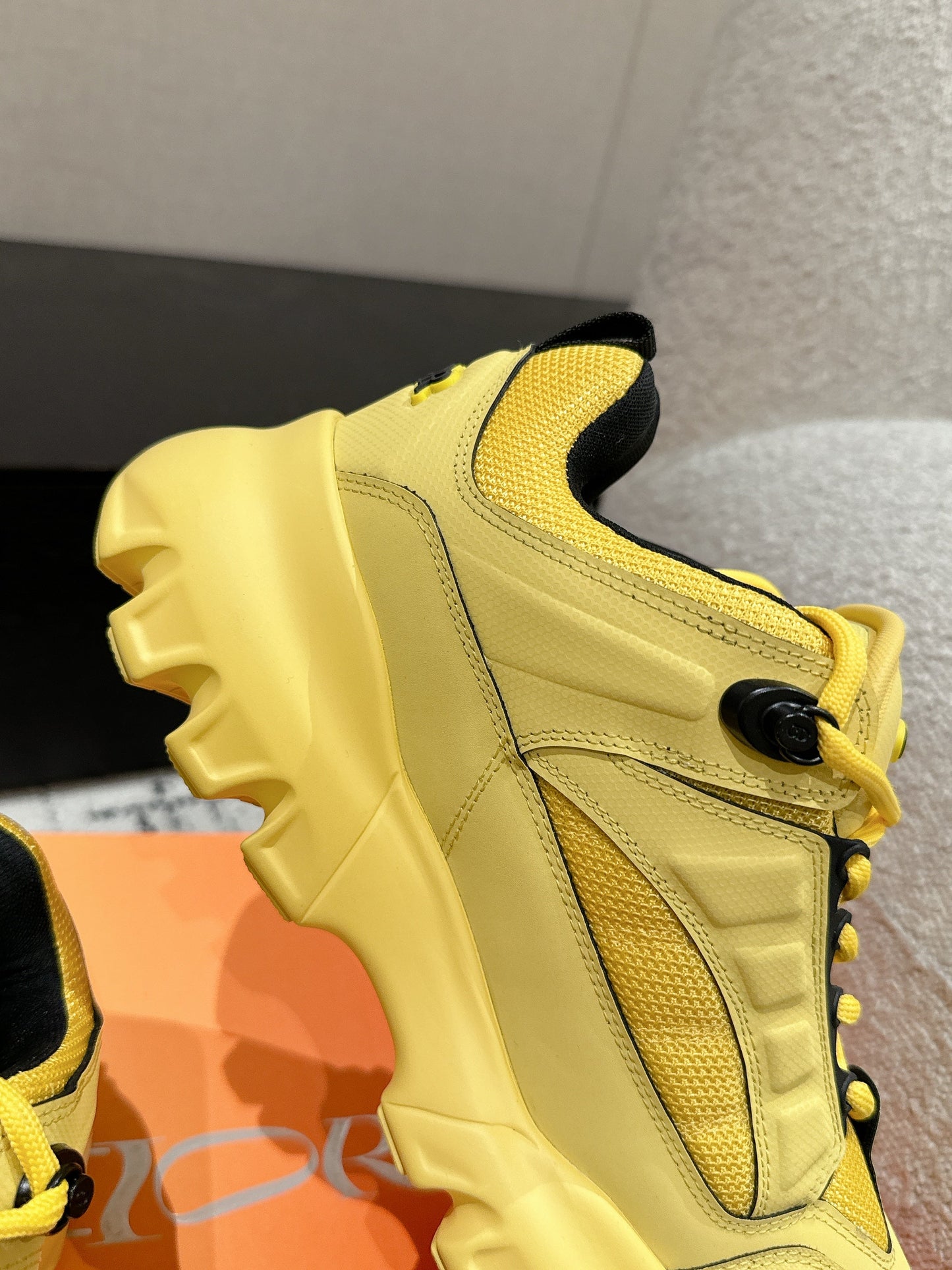SNEAKER IN LEMON YELLOW CALFSKIN AND BREATHABLE MESH 175309 - 35