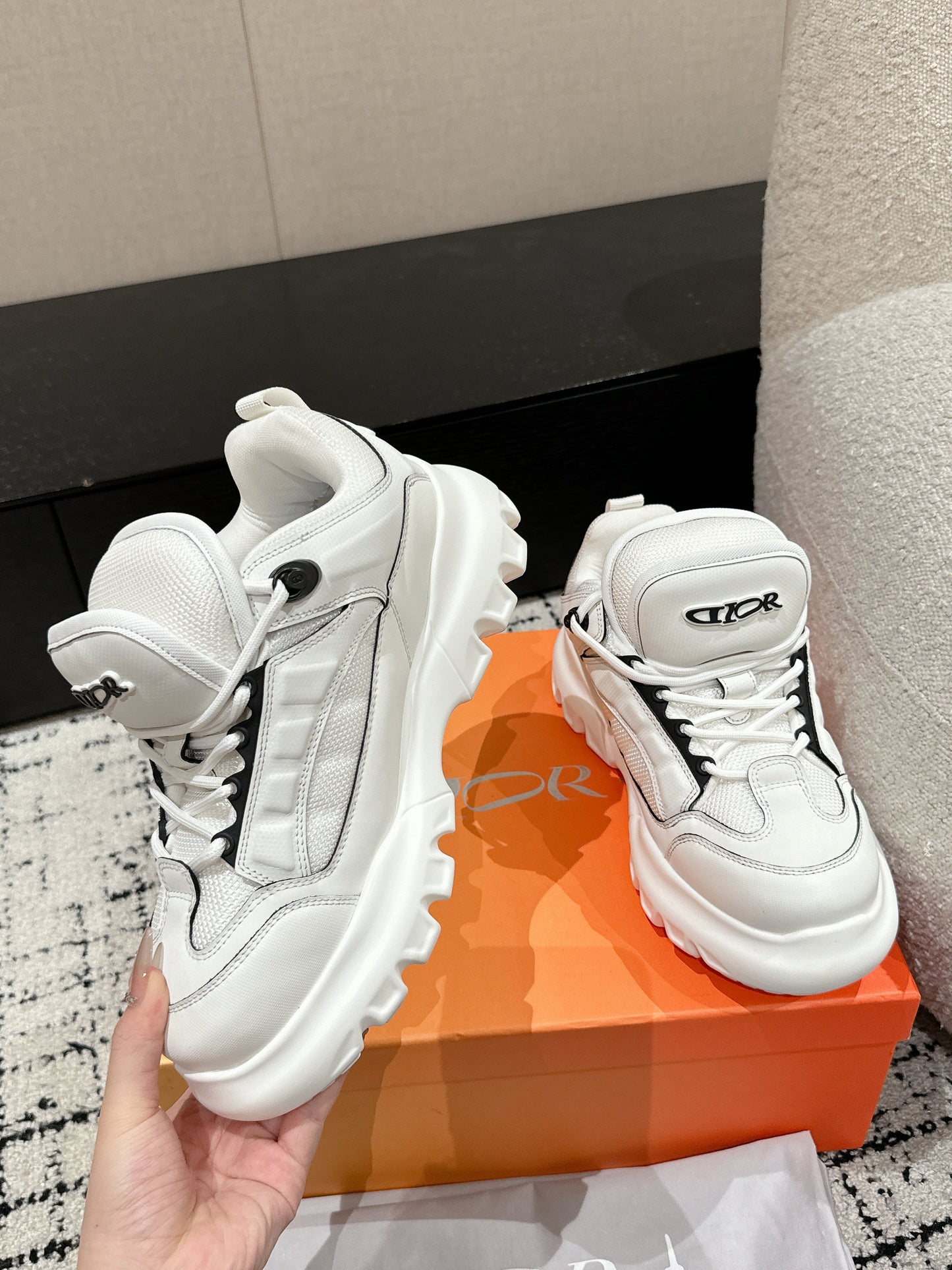 SNEAKER IN WHITE CALFSKIN AND BREATHABLE MESH 175310 - 35