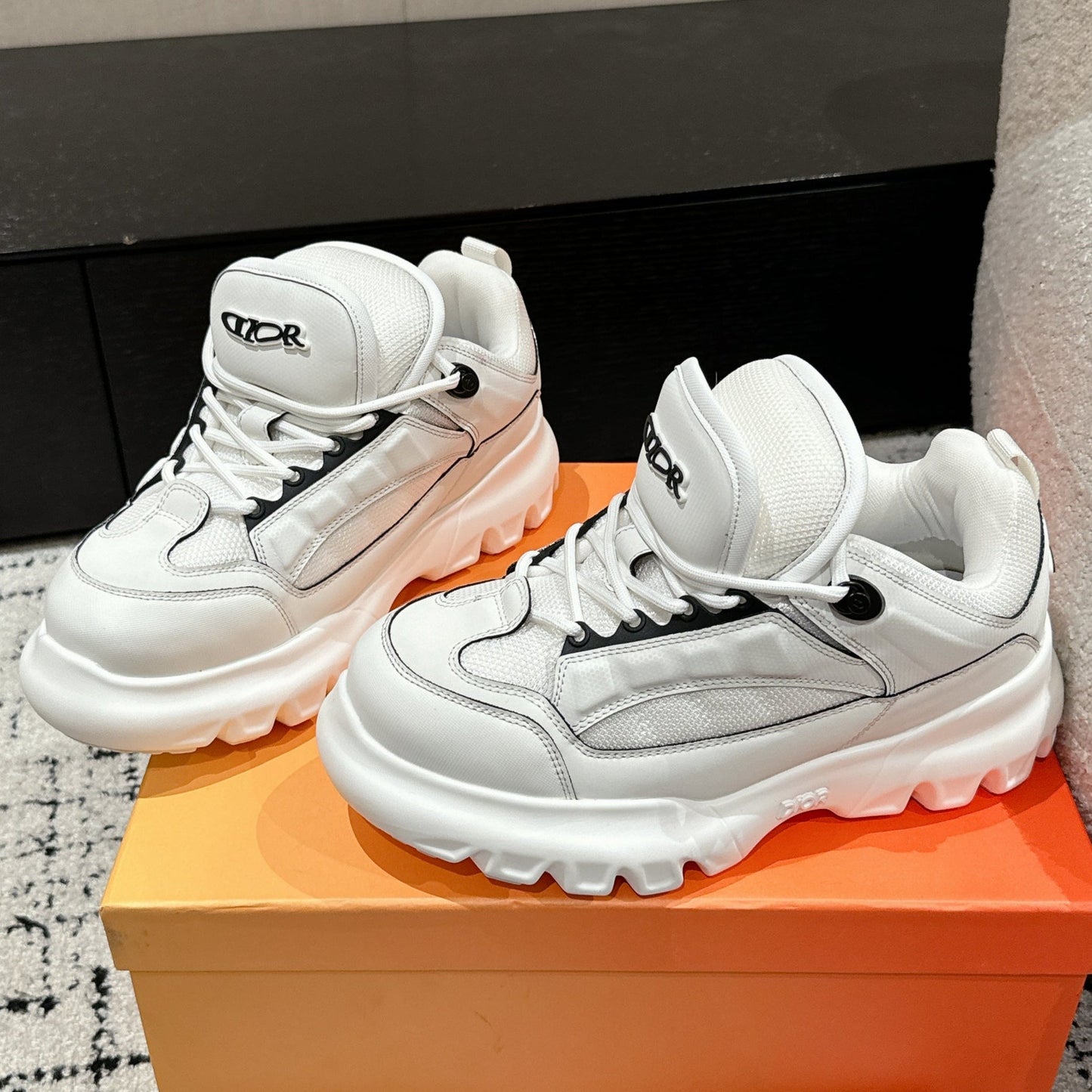 SNEAKER IN WHITE CALFSKIN AND BREATHABLE MESH 175310 - 35