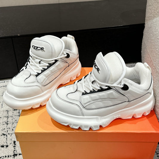 SNEAKER IN WHITE CALFSKIN AND BREATHABLE MESH 175310 - 35