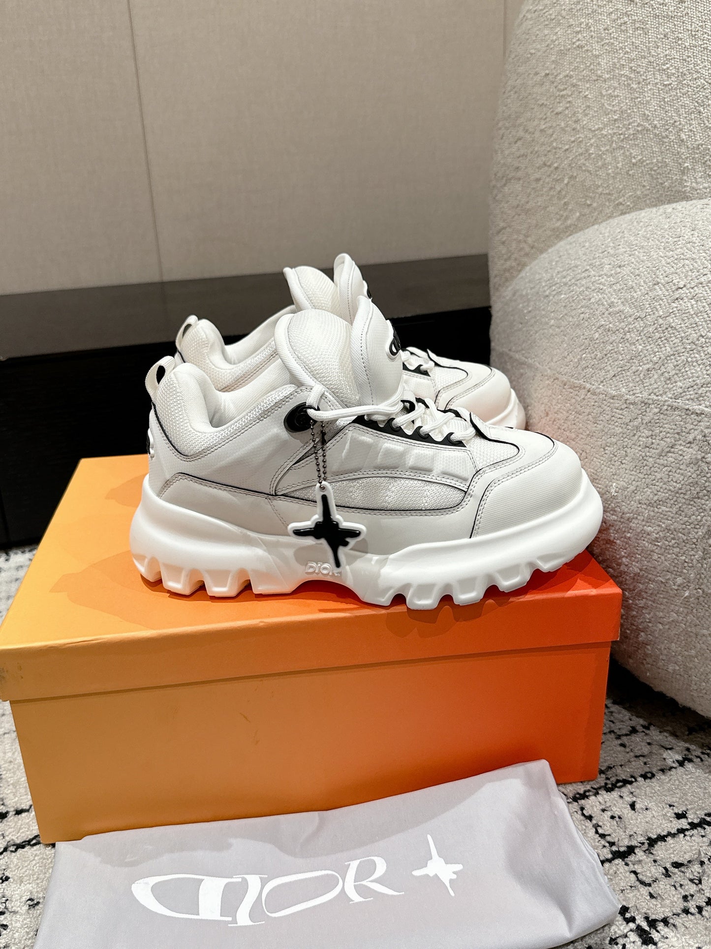 SNEAKER IN WHITE CALFSKIN AND BREATHABLE MESH 175310 - 35