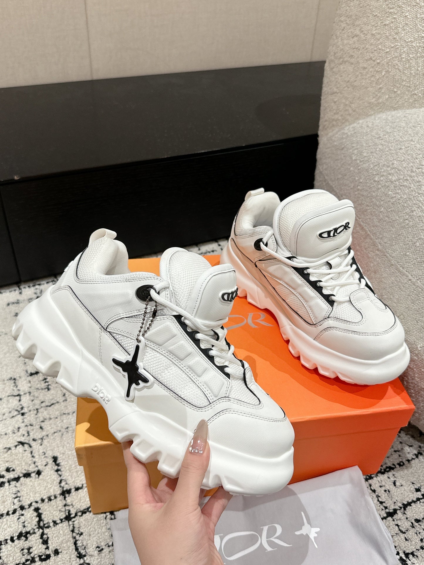 SNEAKER IN WHITE CALFSKIN AND BREATHABLE MESH 175310 - 35
