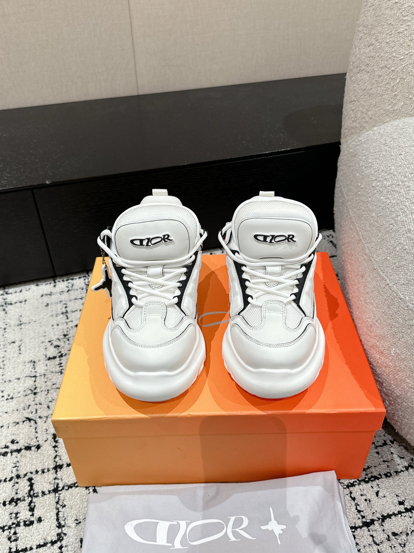 SNEAKER IN WHITE CALFSKIN AND BREATHABLE MESH 175310 - 35